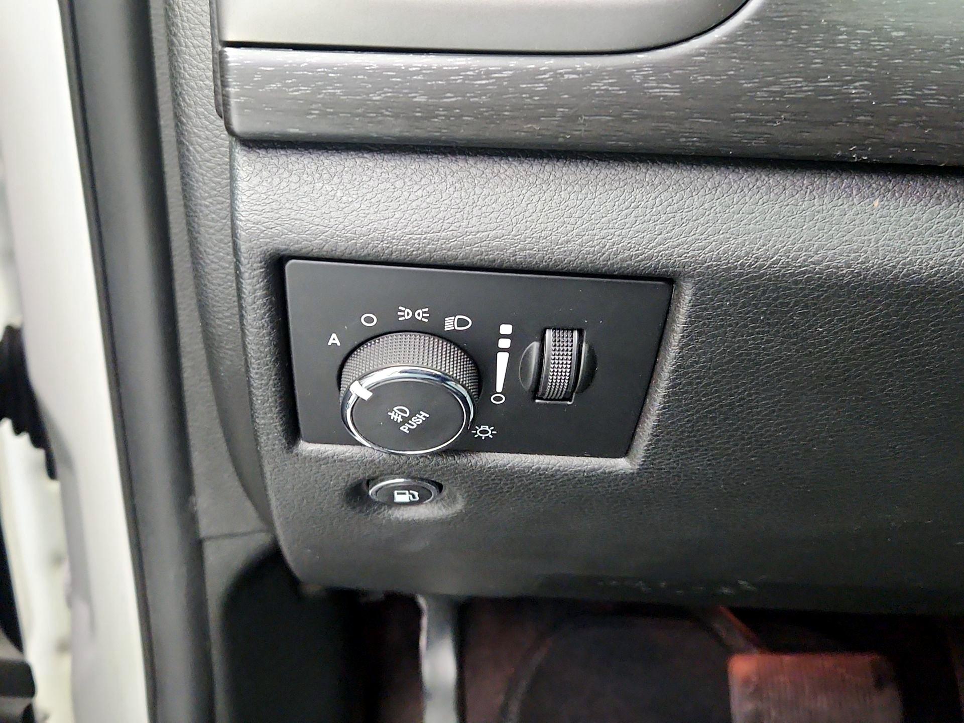 Thumbnail: 2018 Jeep Grand Cherokee - 13