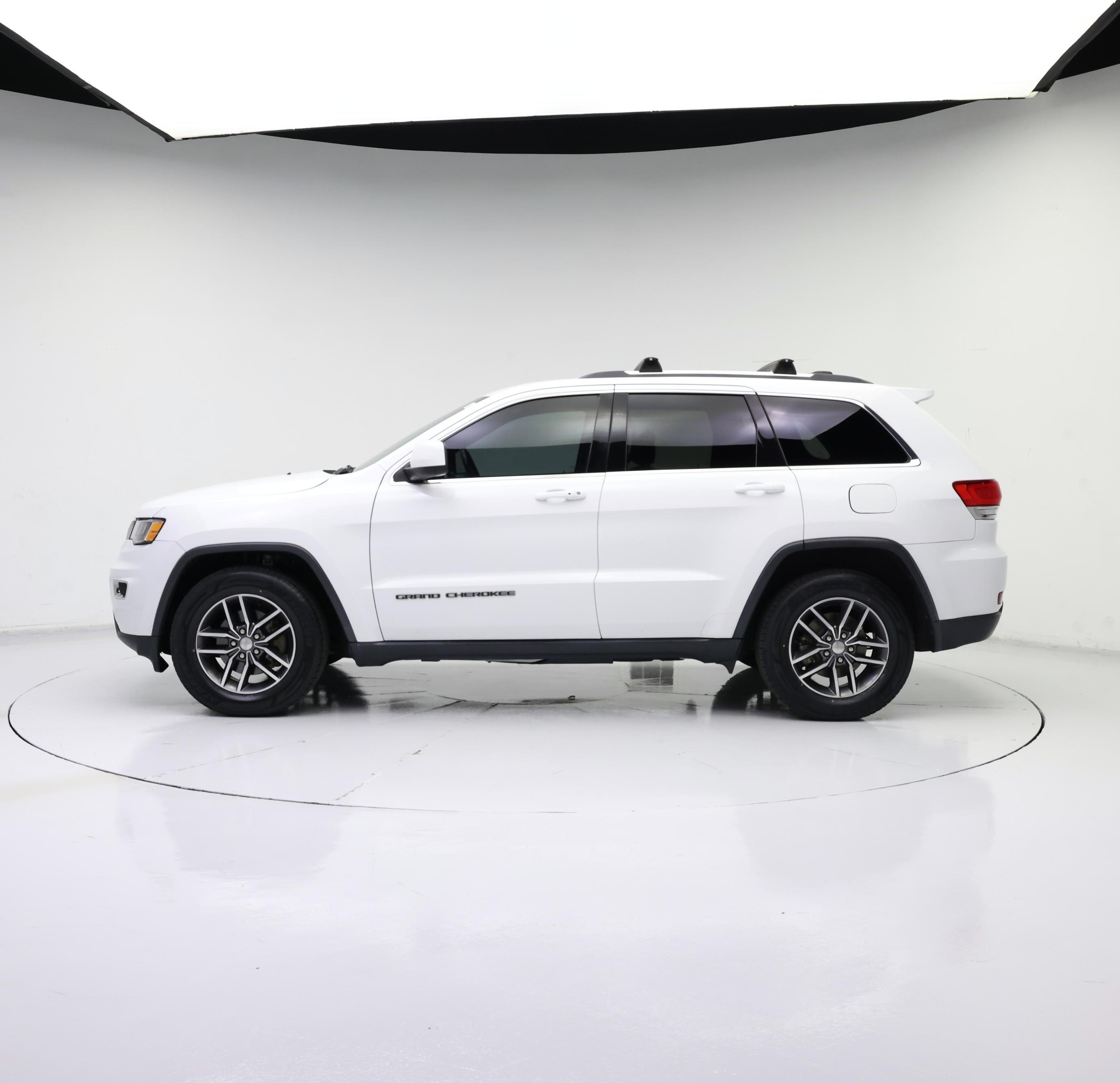 Thumbnail: 2018 Jeep Grand Cherokee - 3