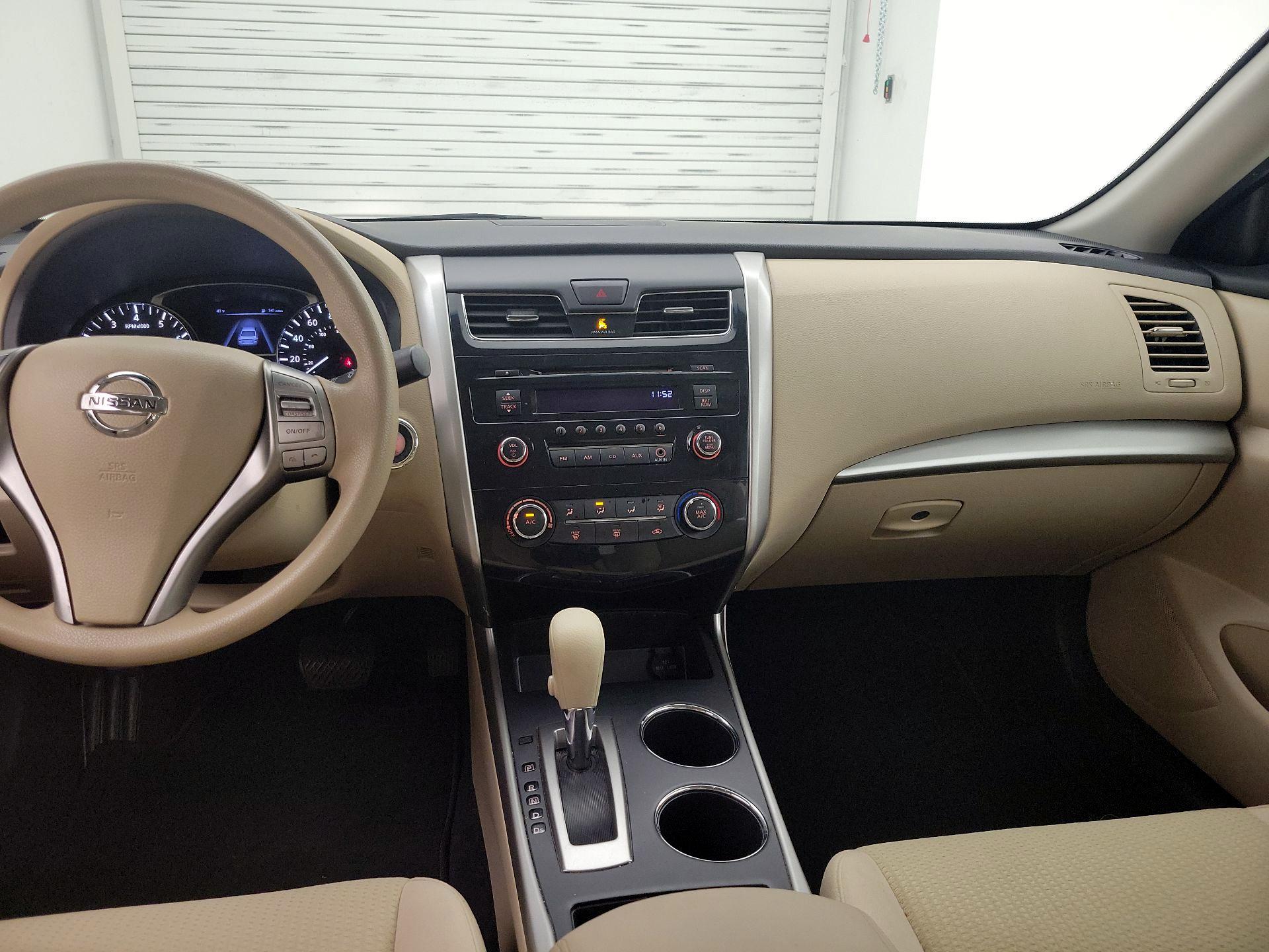 Thumbnail: 2015 Nissan Altima - 9