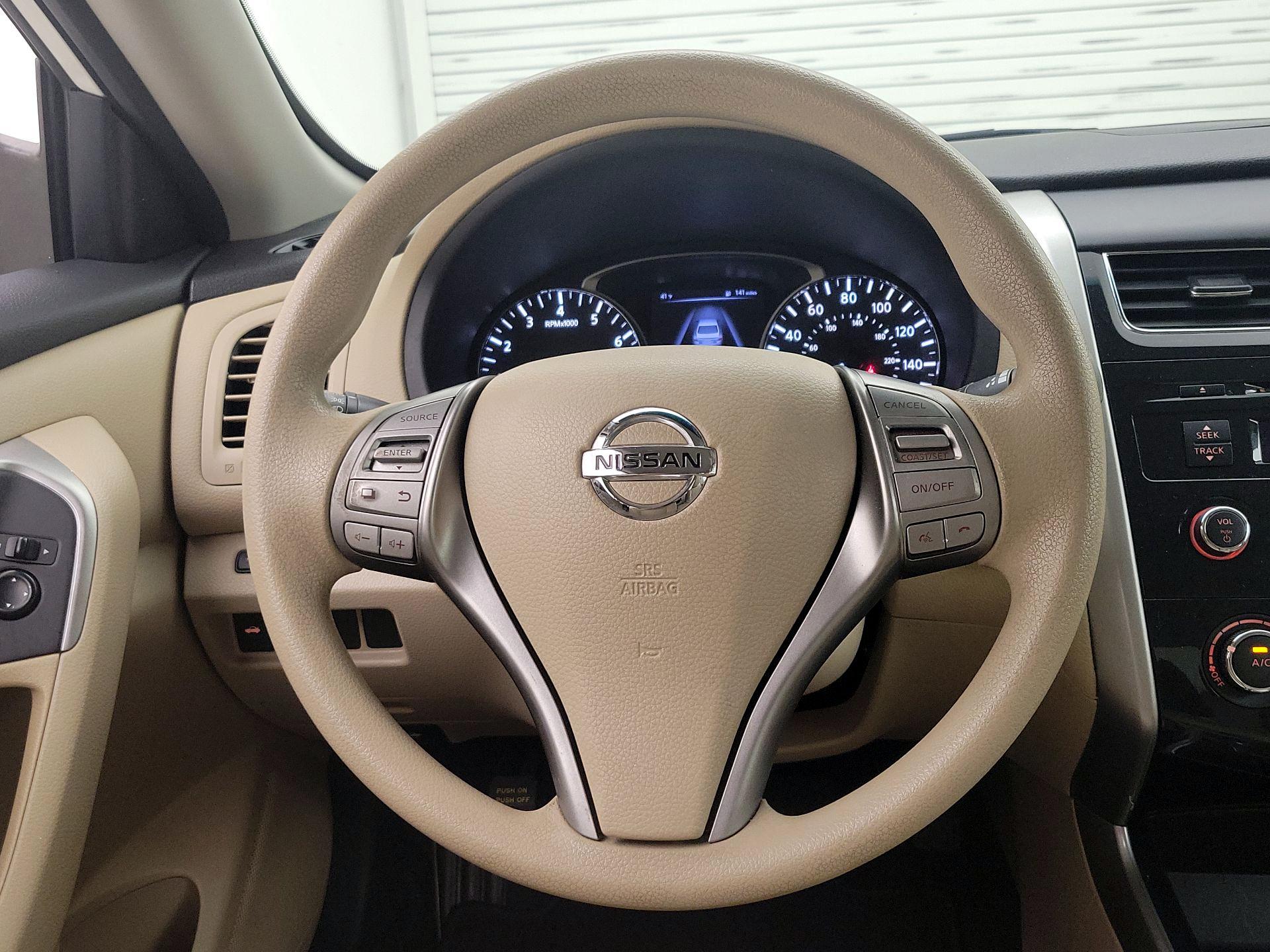 Thumbnail: 2015 Nissan Altima - 10