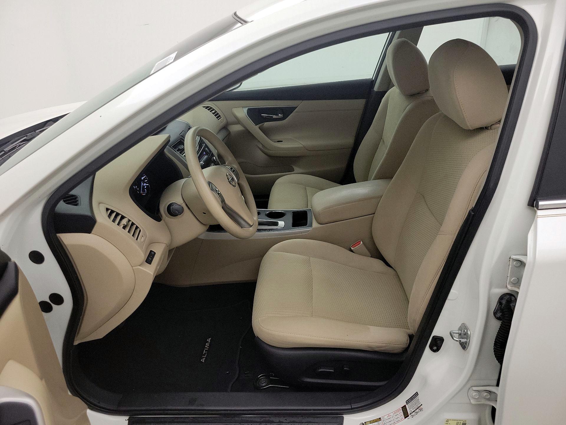 Thumbnail: 2015 Nissan Altima - 11