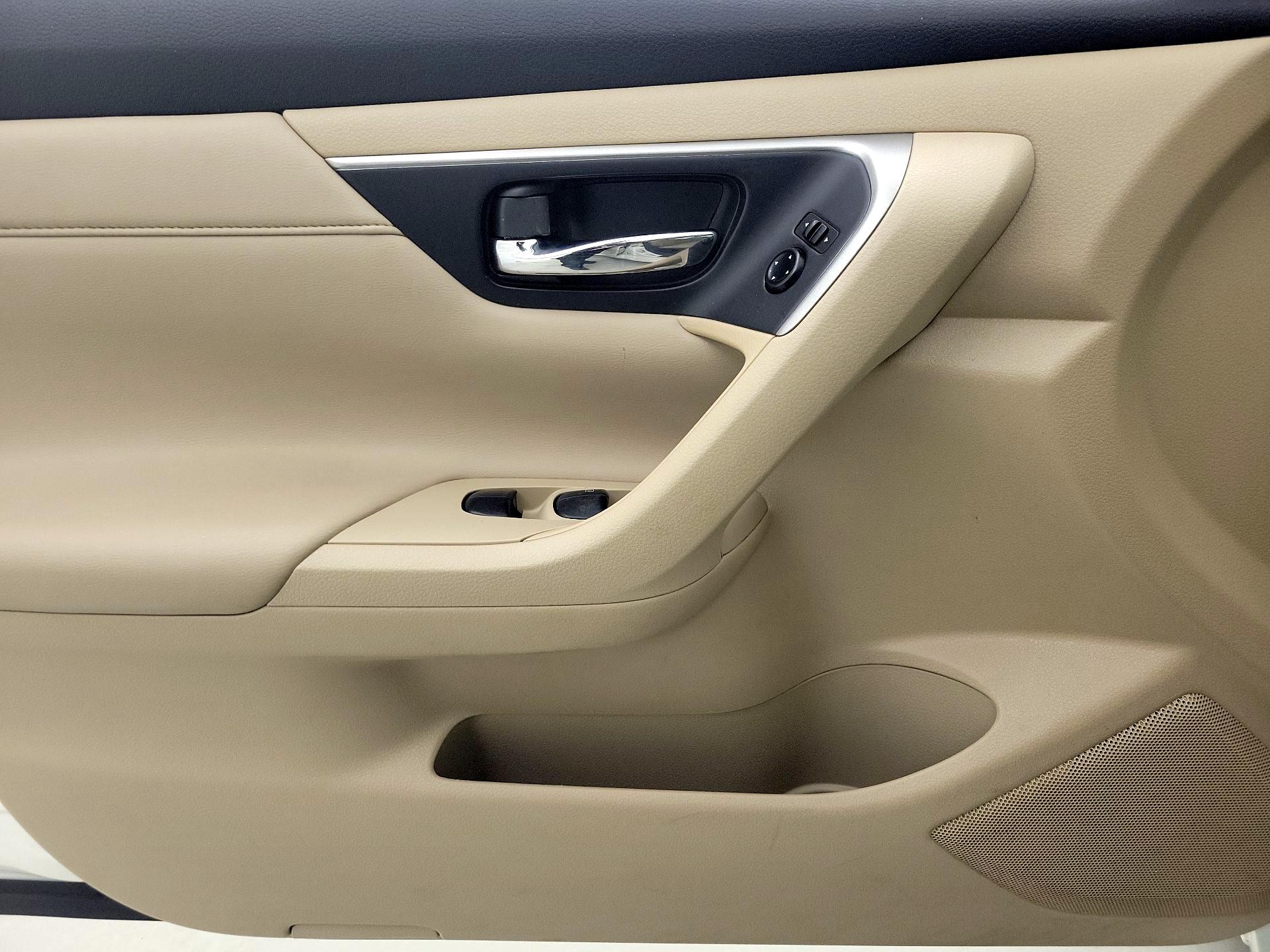 Thumbnail: 2015 Nissan Altima - 12