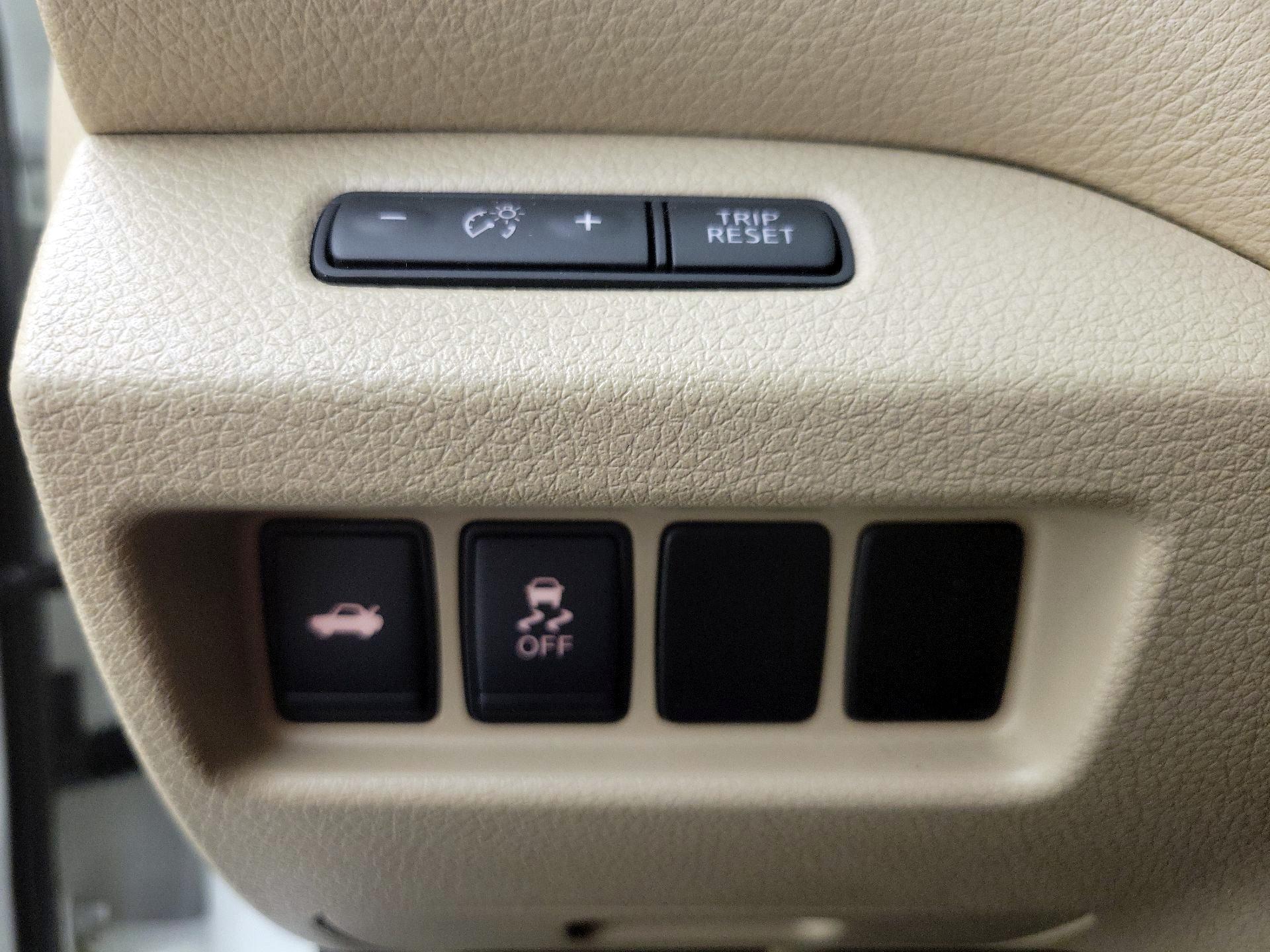 Thumbnail: 2015 Nissan Altima - 13