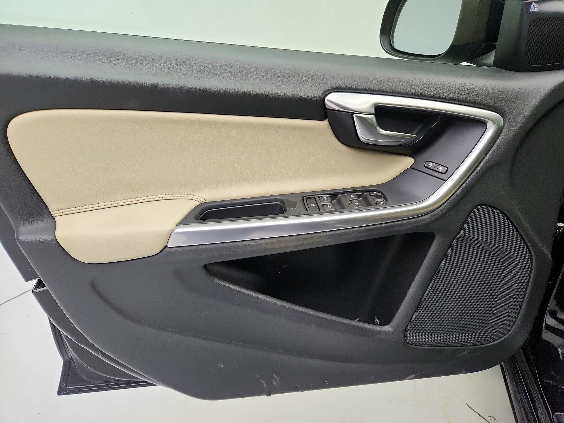 Thumbnail: 2018 Volvo V60 - 12