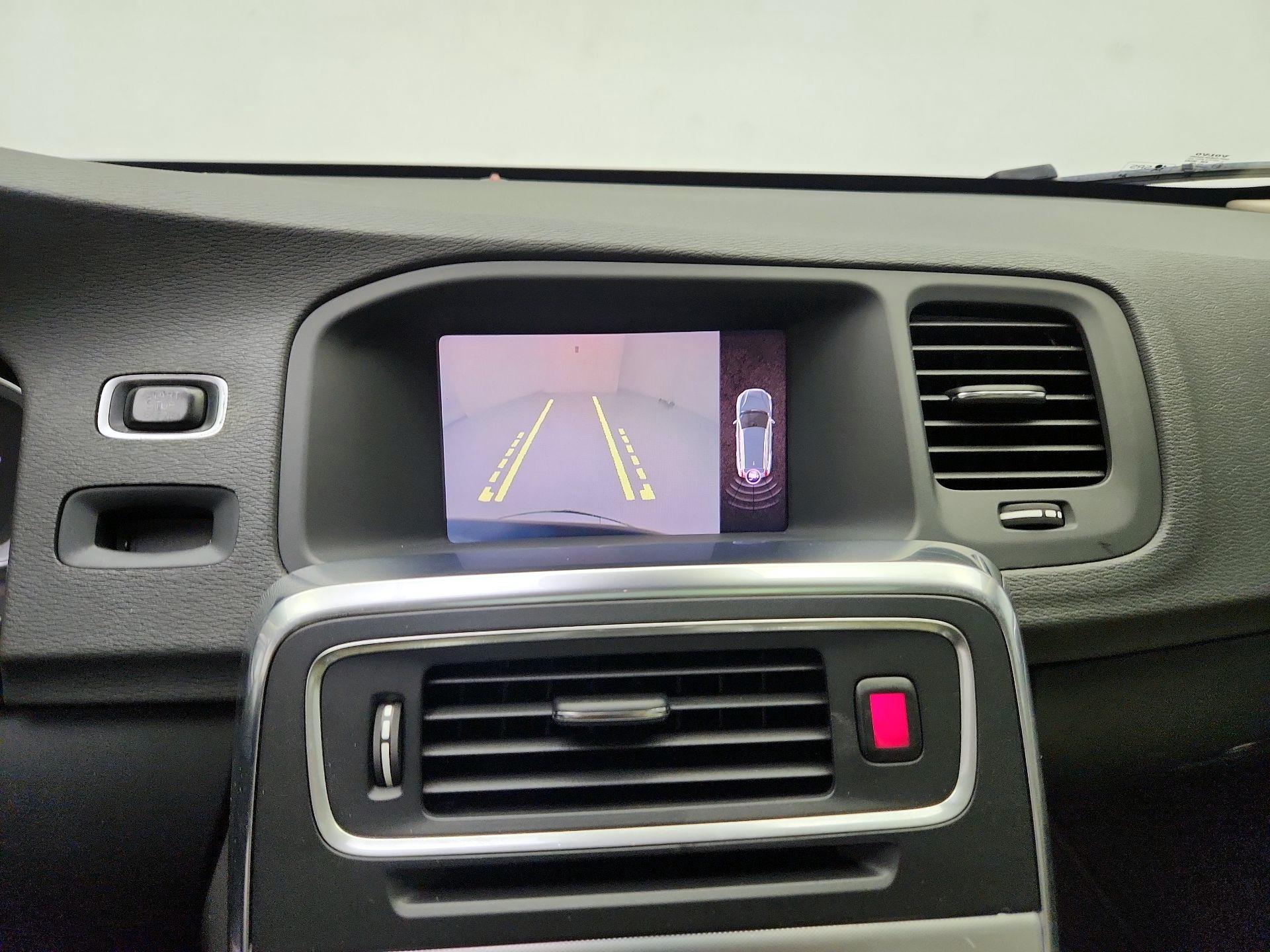 Thumbnail: 2018 Volvo V60 - 14