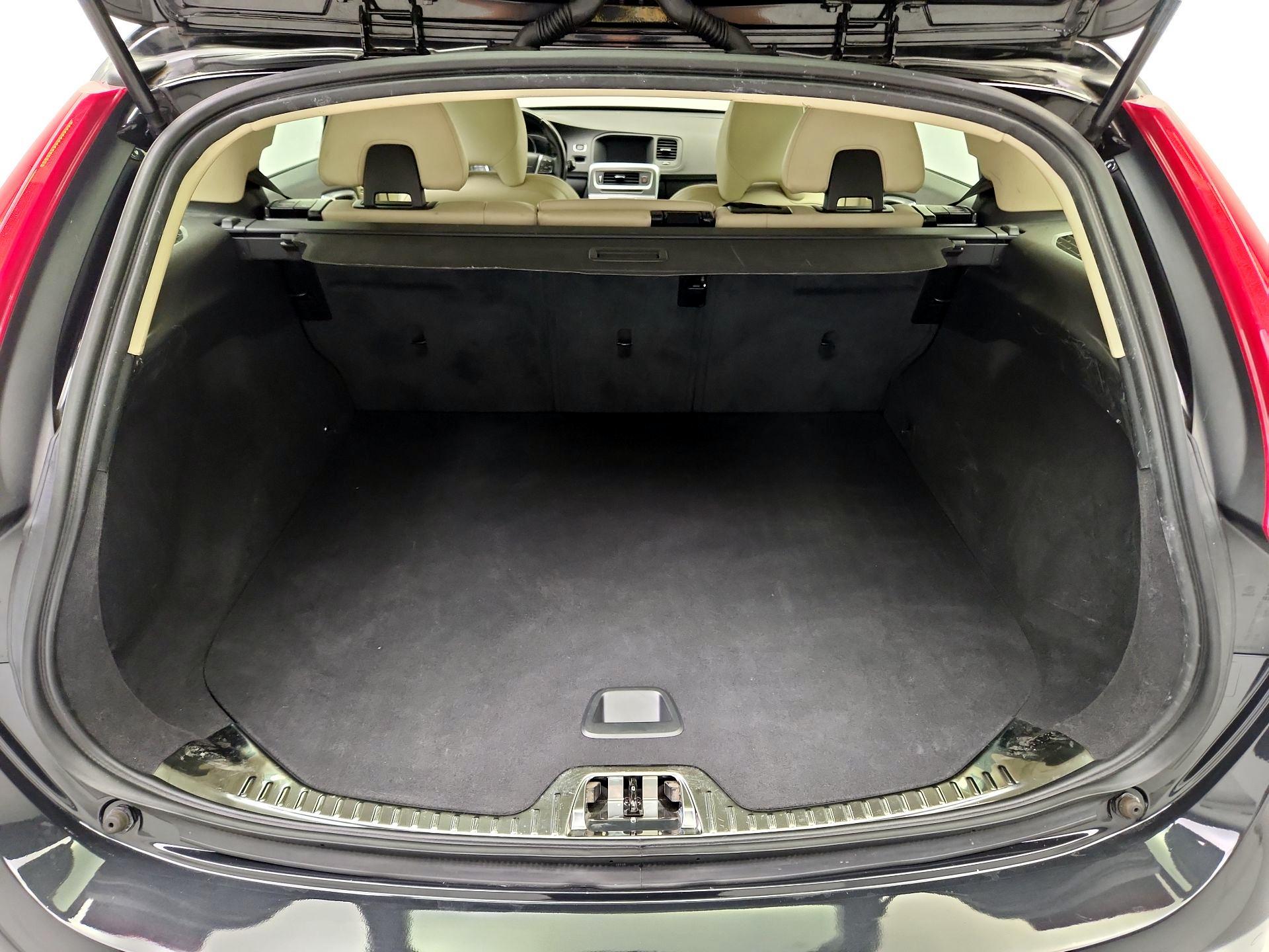 Thumbnail: 2018 Volvo V60 - 20