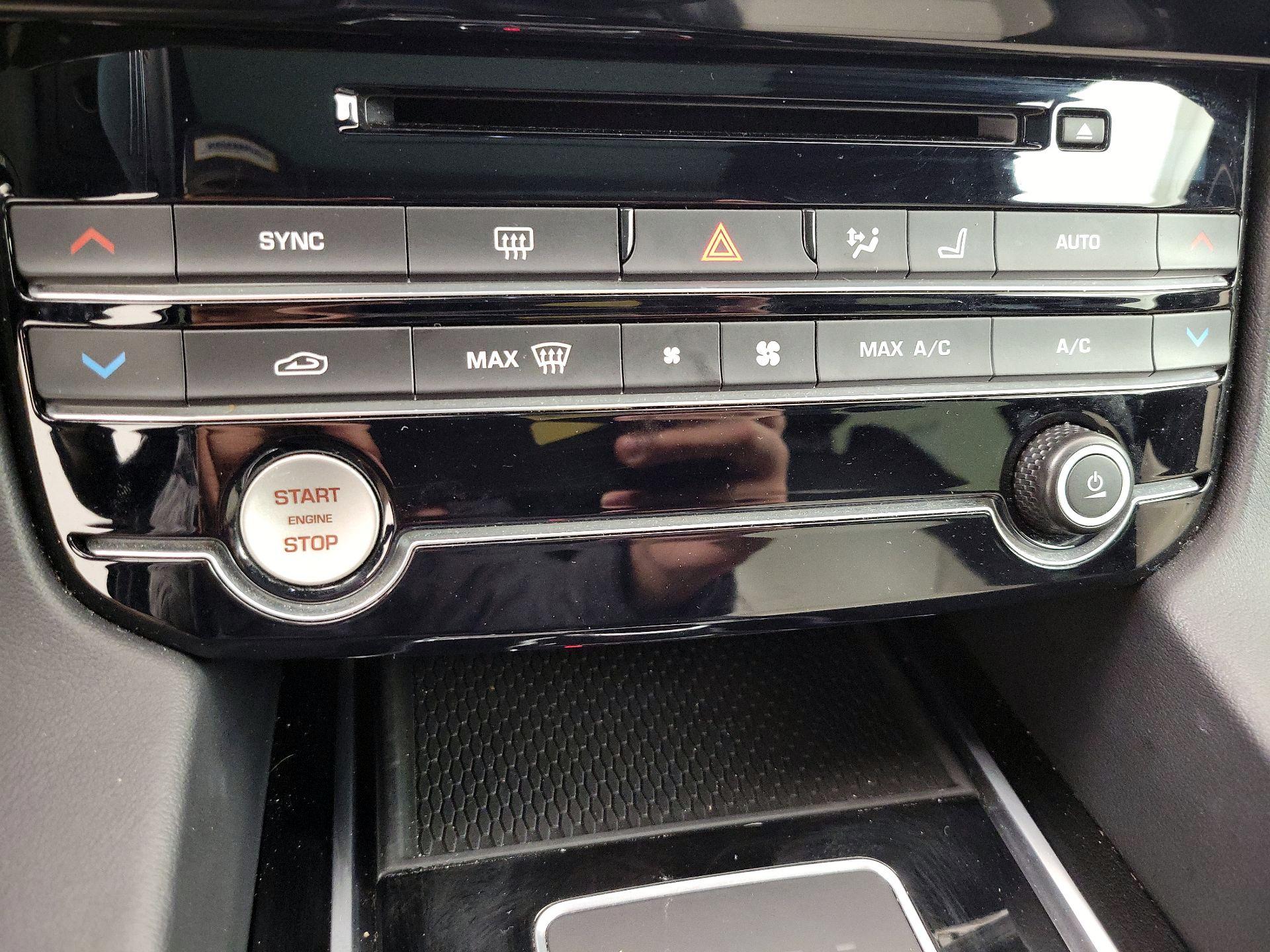 Thumbnail: 2020 Jaguar F-Pace - 17