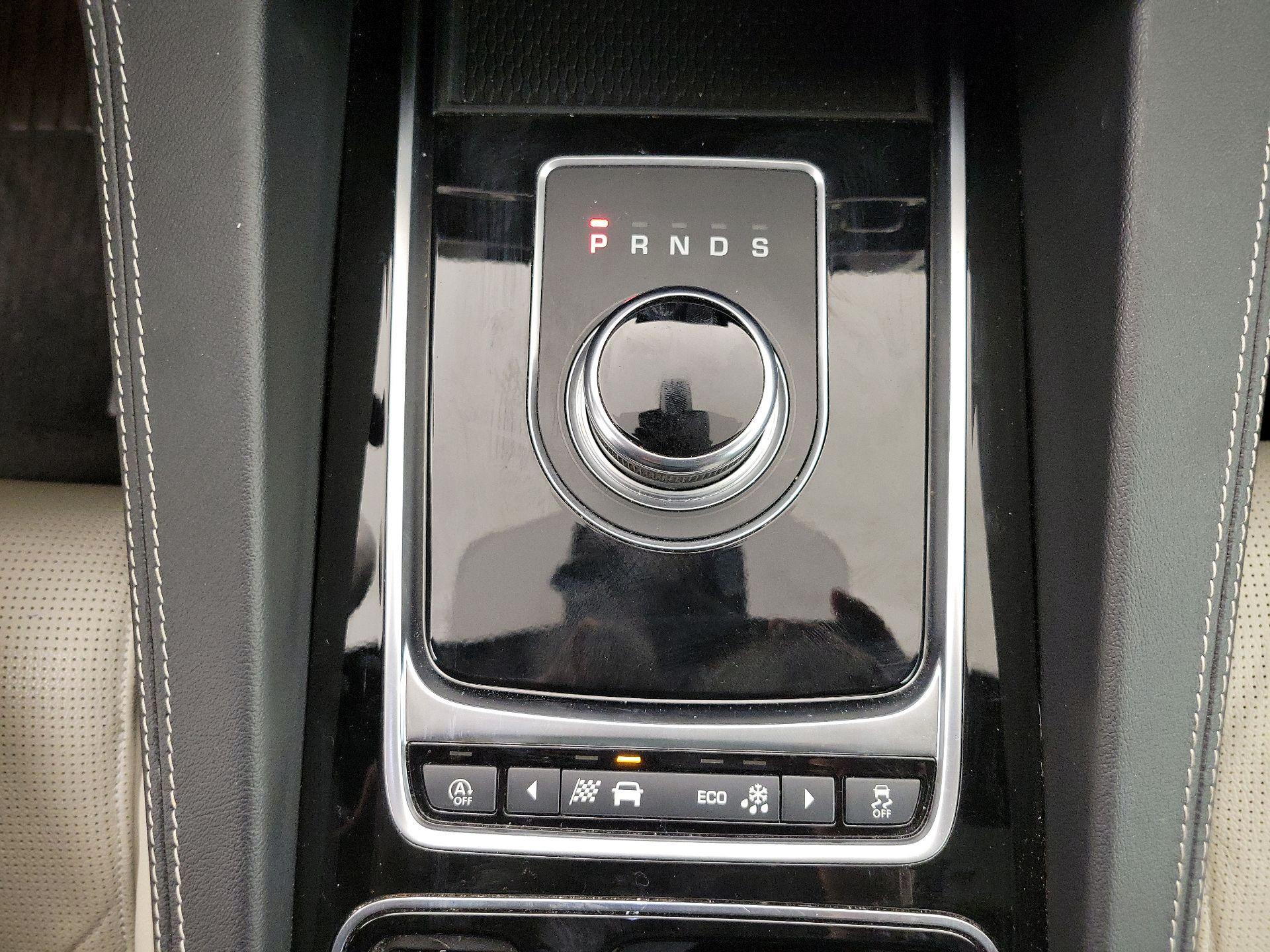 Thumbnail: 2020 Jaguar F-Pace - 18