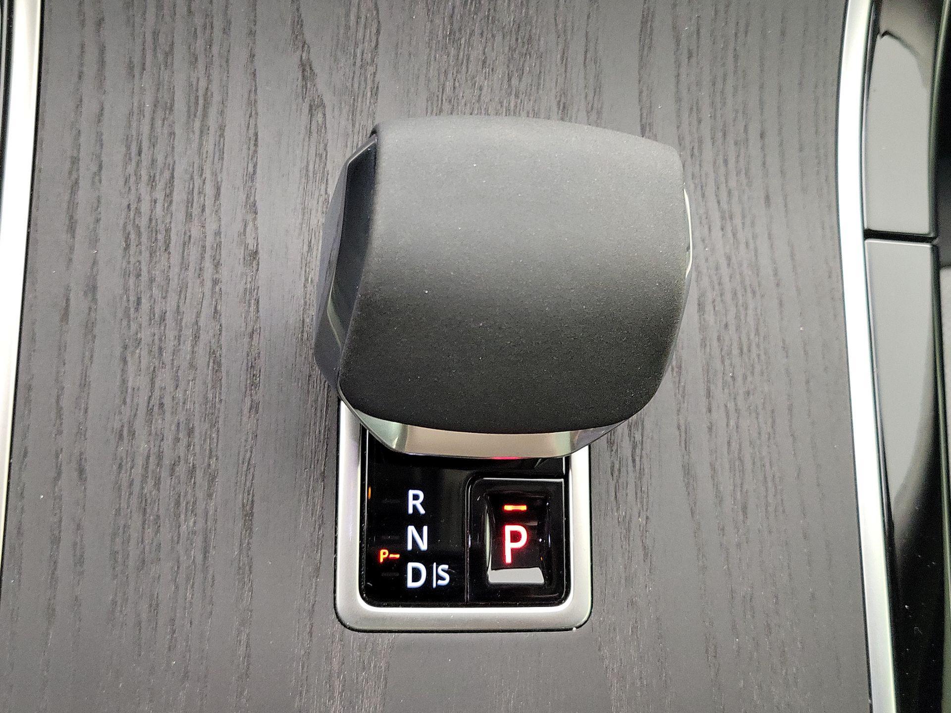 Thumbnail: 2024 Land Rover Range Rover Evoque - 18