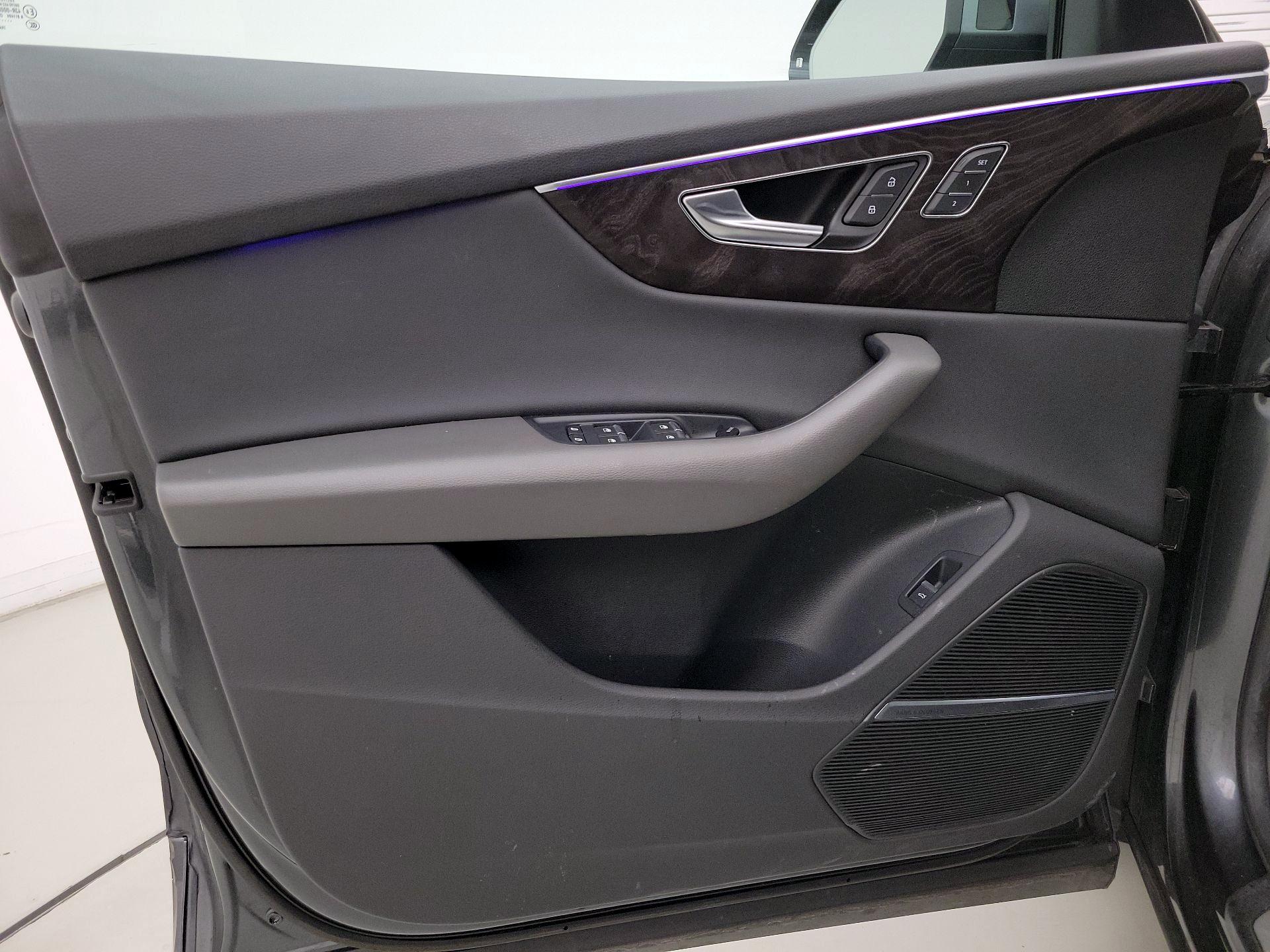 Thumbnail: 2021 Audi Q8 - 12