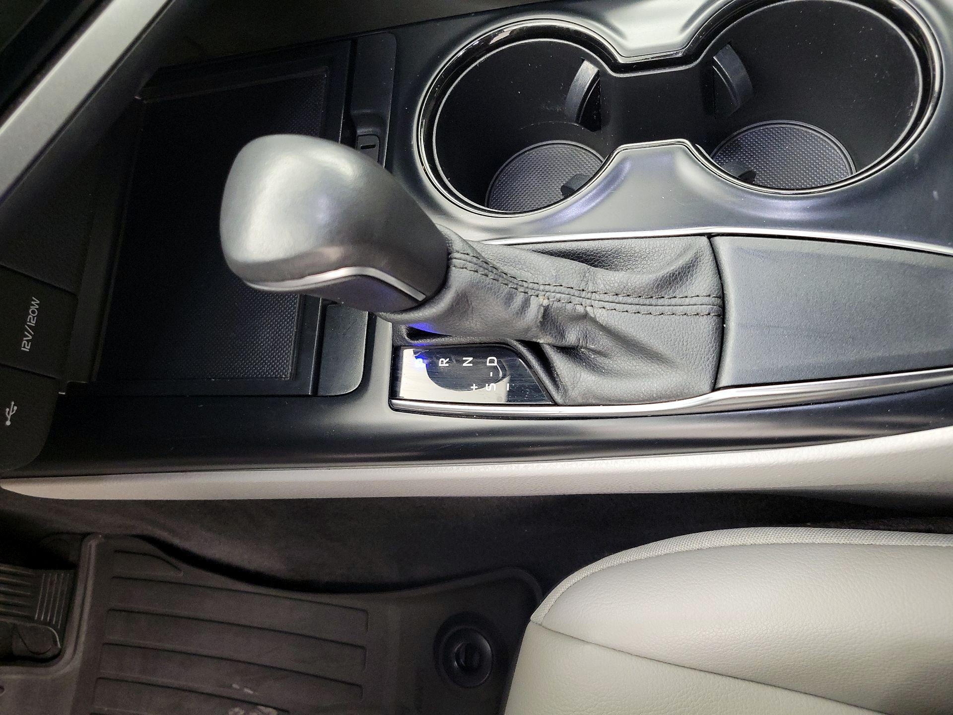 Thumbnail: 2020 Toyota Camry - 17