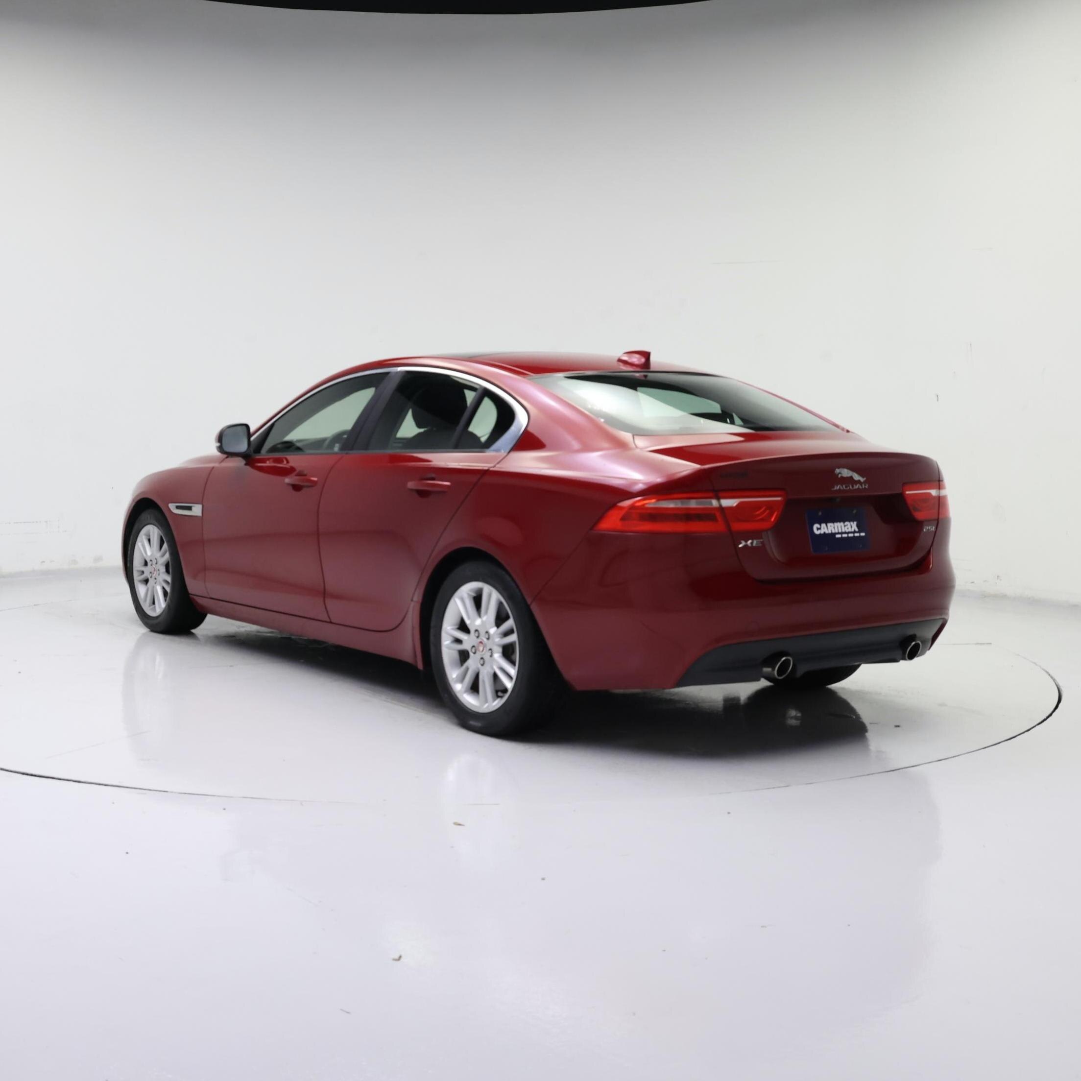 Thumbnail: 2017 Jaguar XE - 2