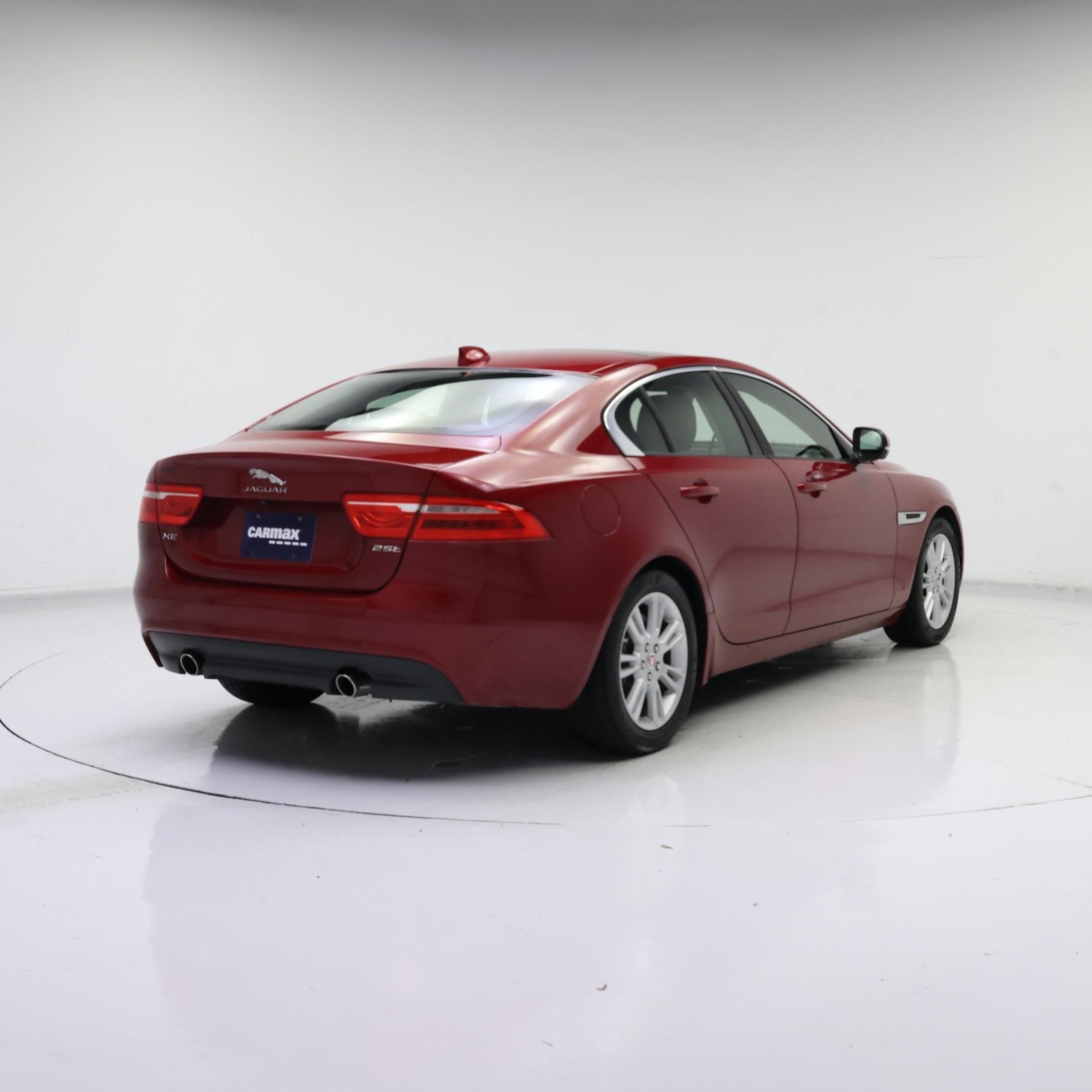 Thumbnail: 2017 Jaguar XE - 8