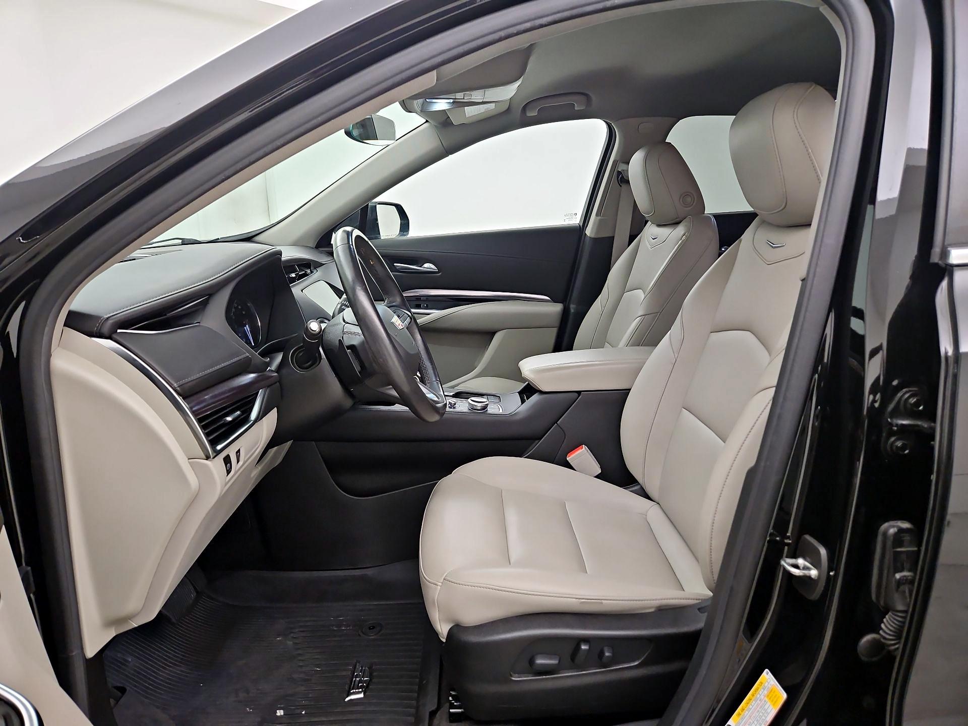 Thumbnail: 2022 Cadillac XT4 - 11