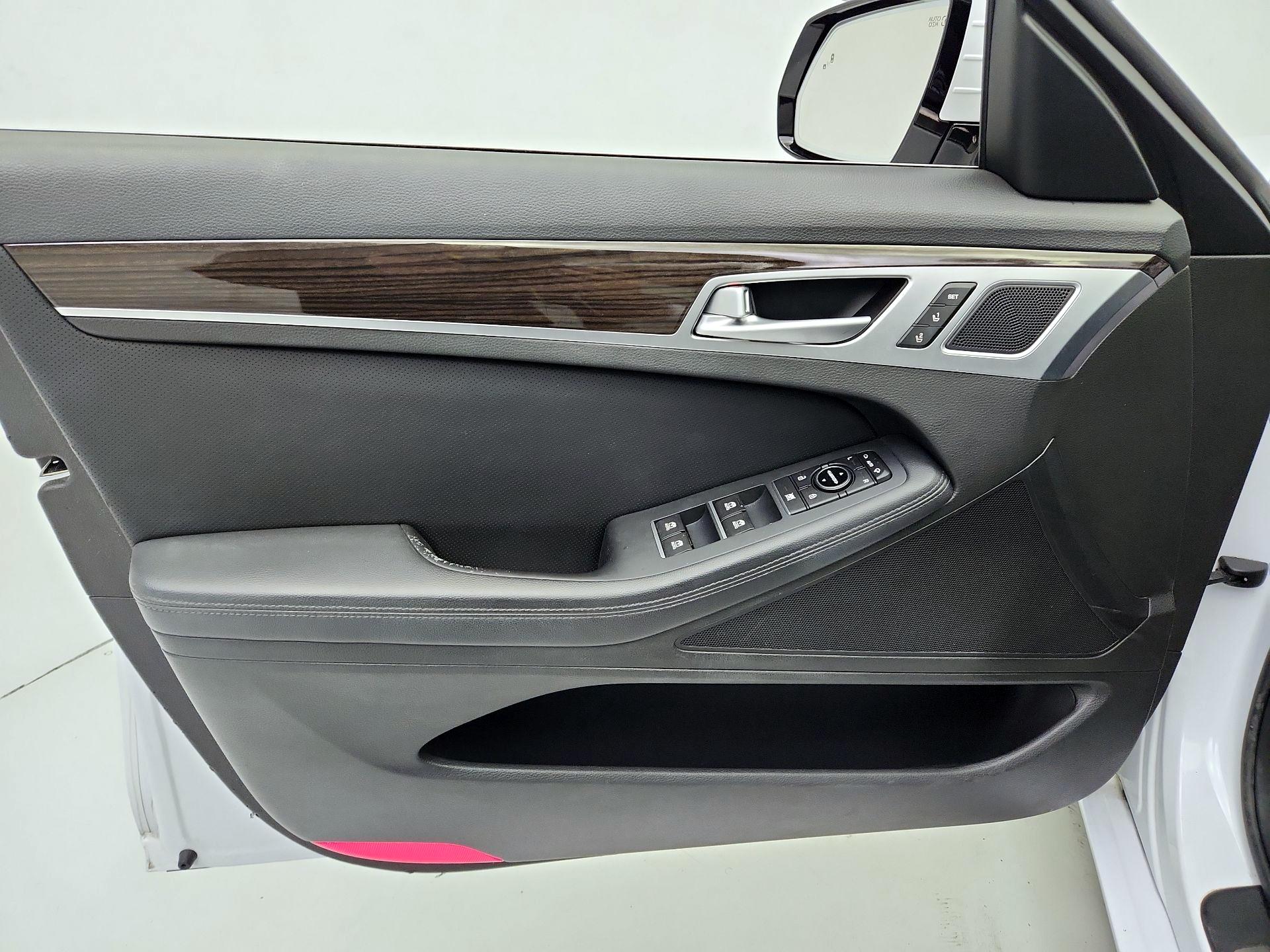 Thumbnail: 2018 Genesis G80 - 12