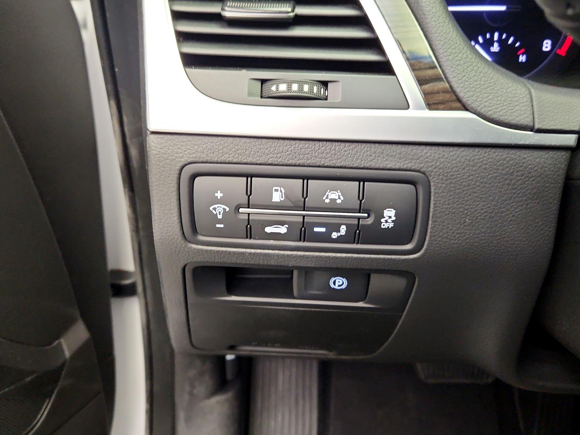 Thumbnail: 2018 Genesis G80 - 13