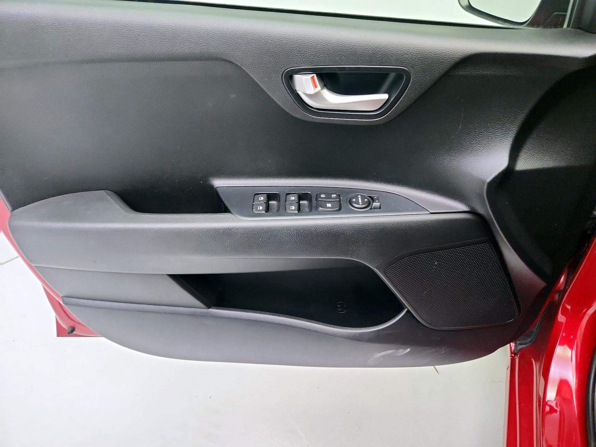 Thumbnail: 2018 Kia Rio - 12