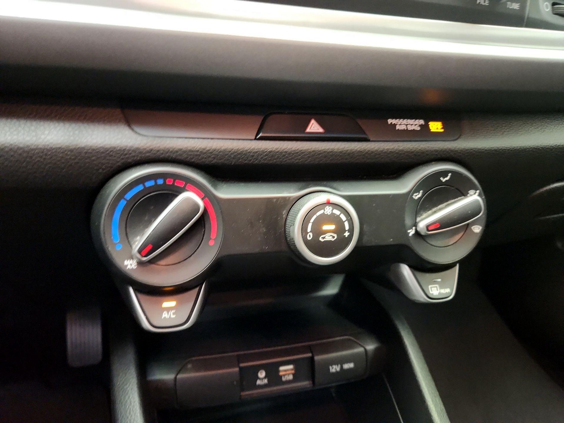 Thumbnail: 2018 Kia Rio - 16