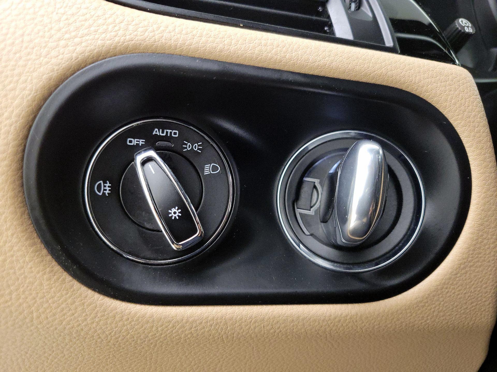 Thumbnail: 2020 Porsche Macan - 13