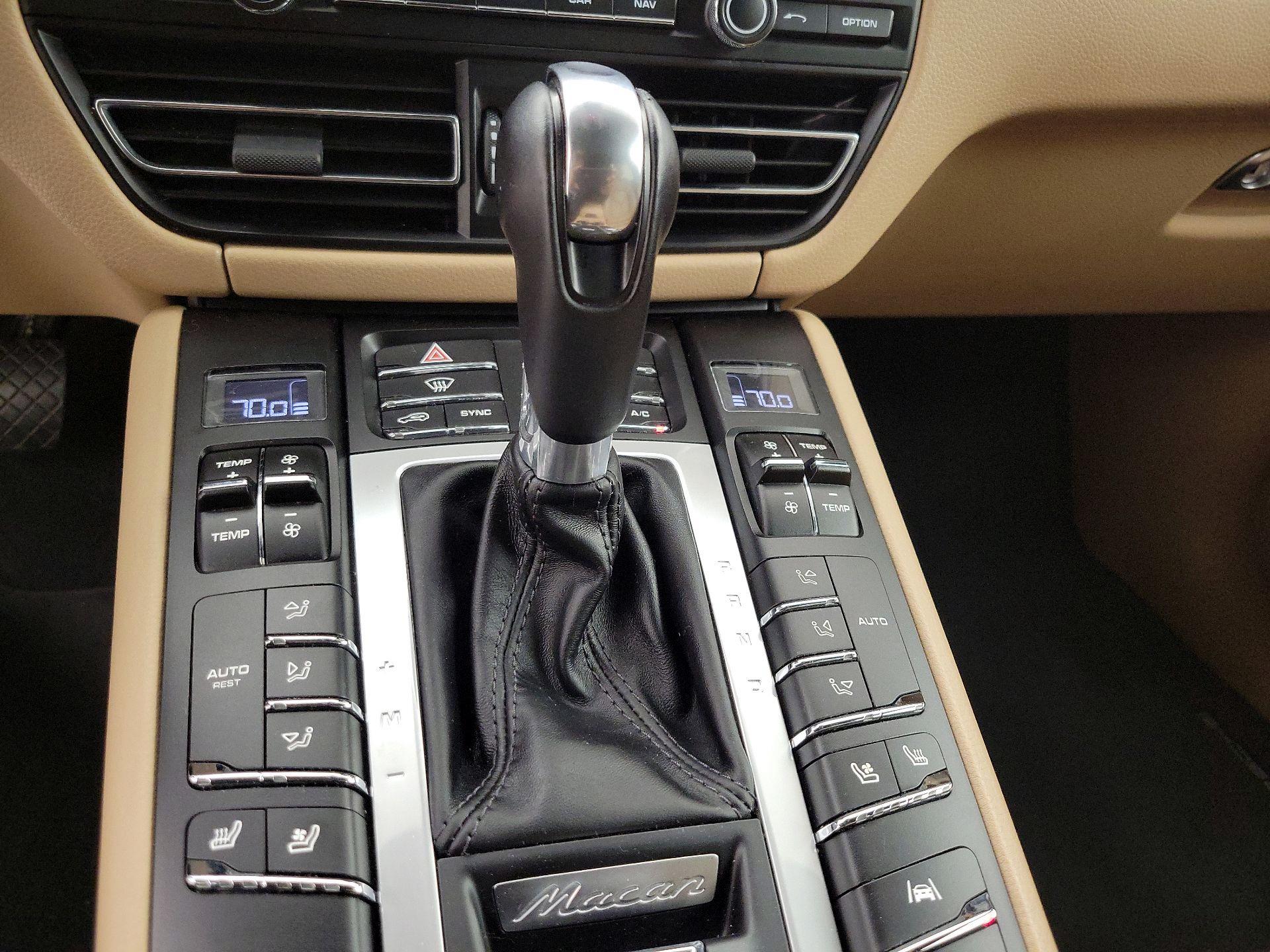 Thumbnail: 2020 Porsche Macan - 18