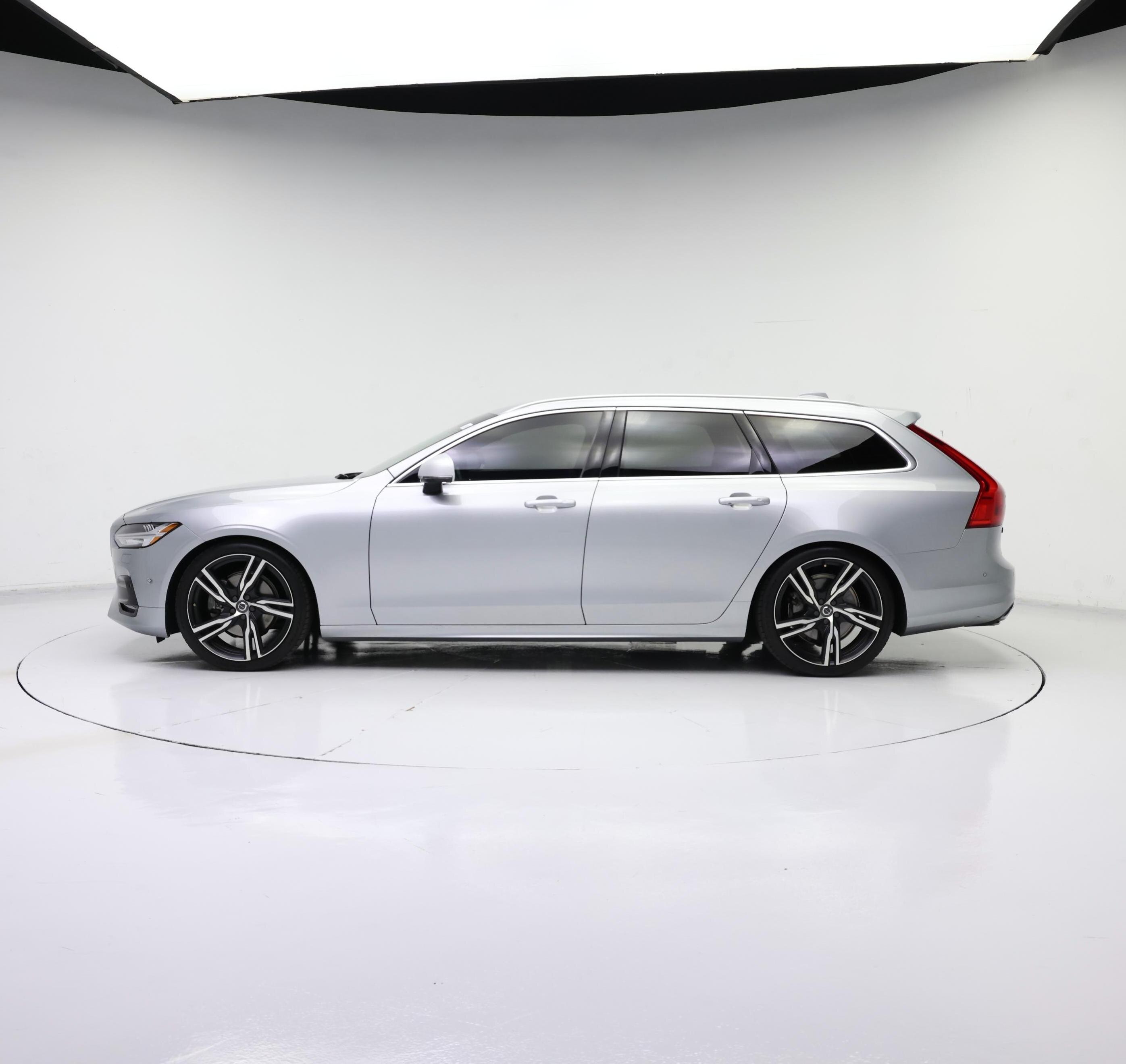 Thumbnail: 2019 Volvo V90 - 3