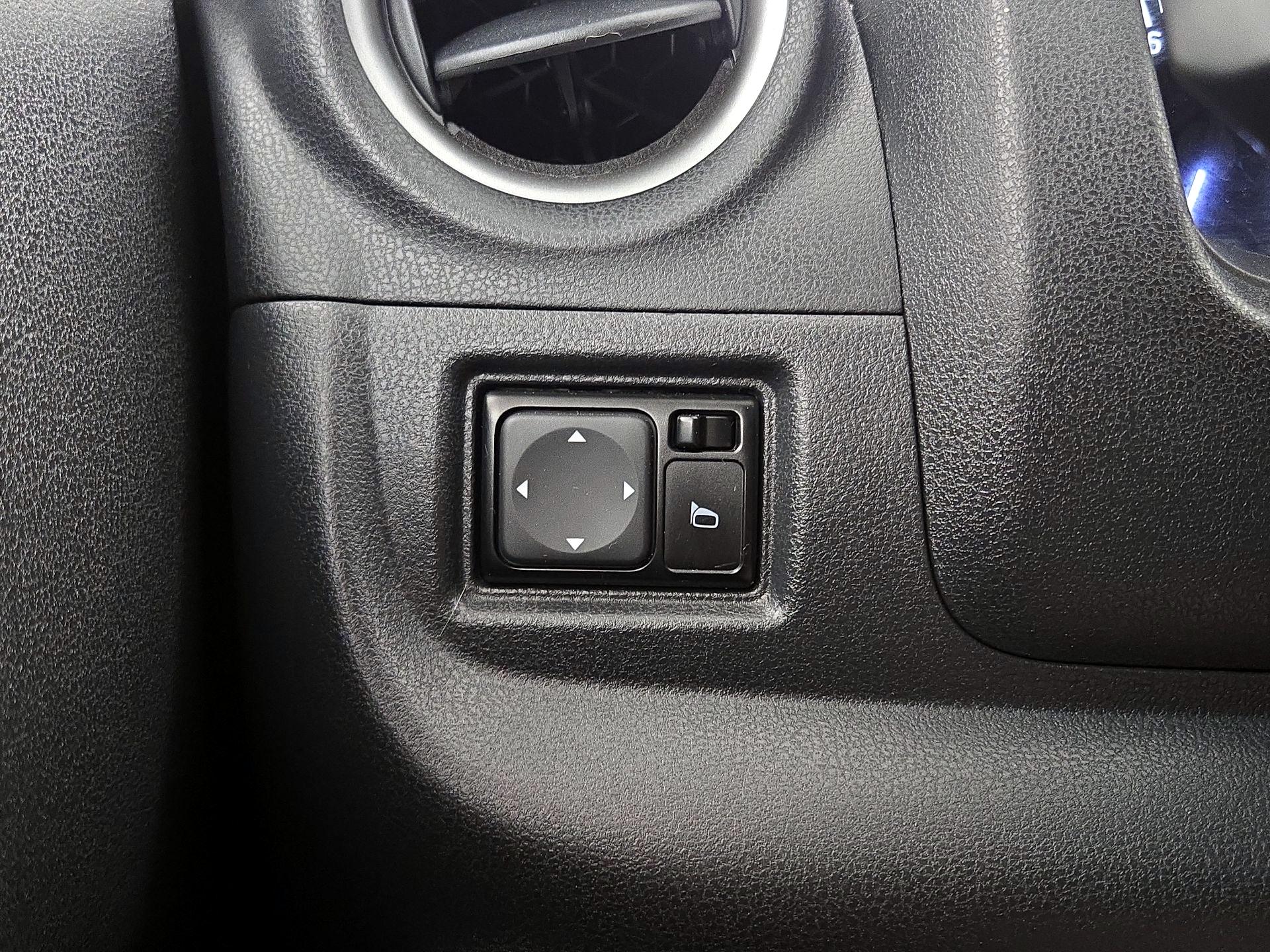 Thumbnail: 2019 Nissan Versa Note - 13