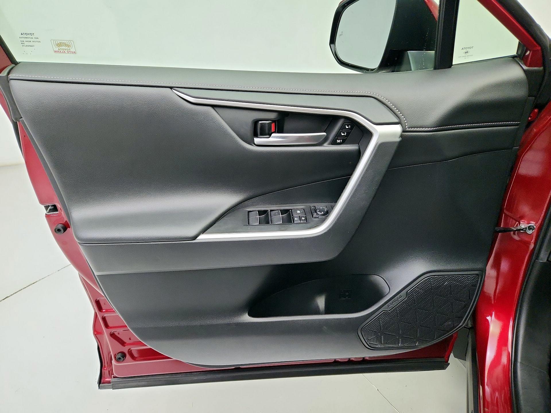 Thumbnail: 2021 Toyota RAV4 - 12