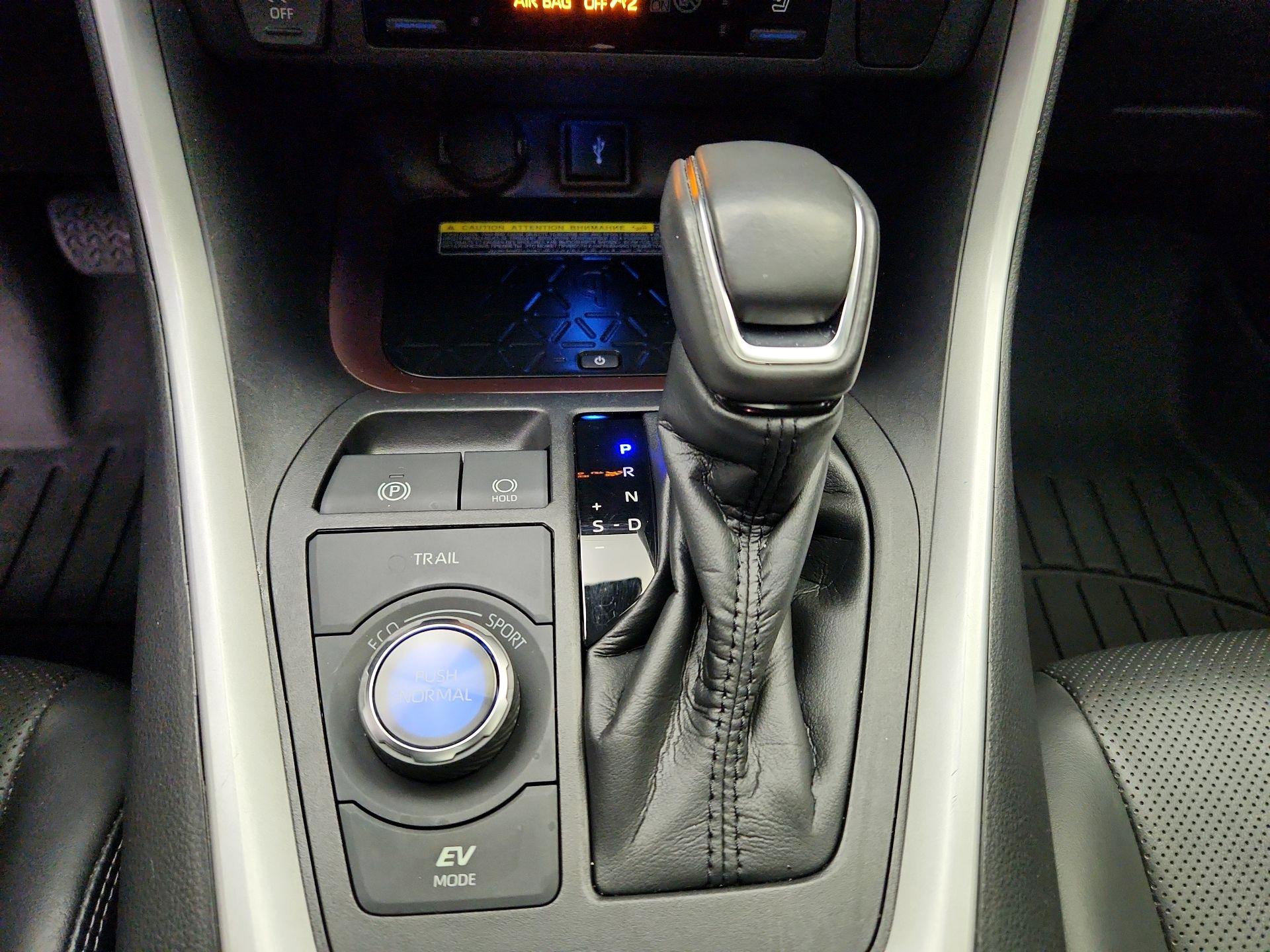 Thumbnail: 2021 Toyota RAV4 - 18