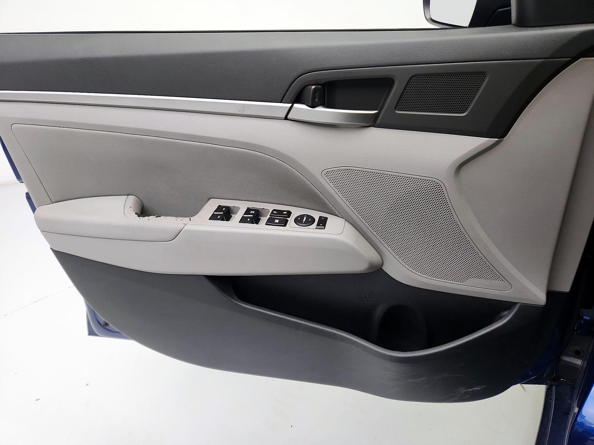 Thumbnail: 2017 Hyundai Elantra - 12