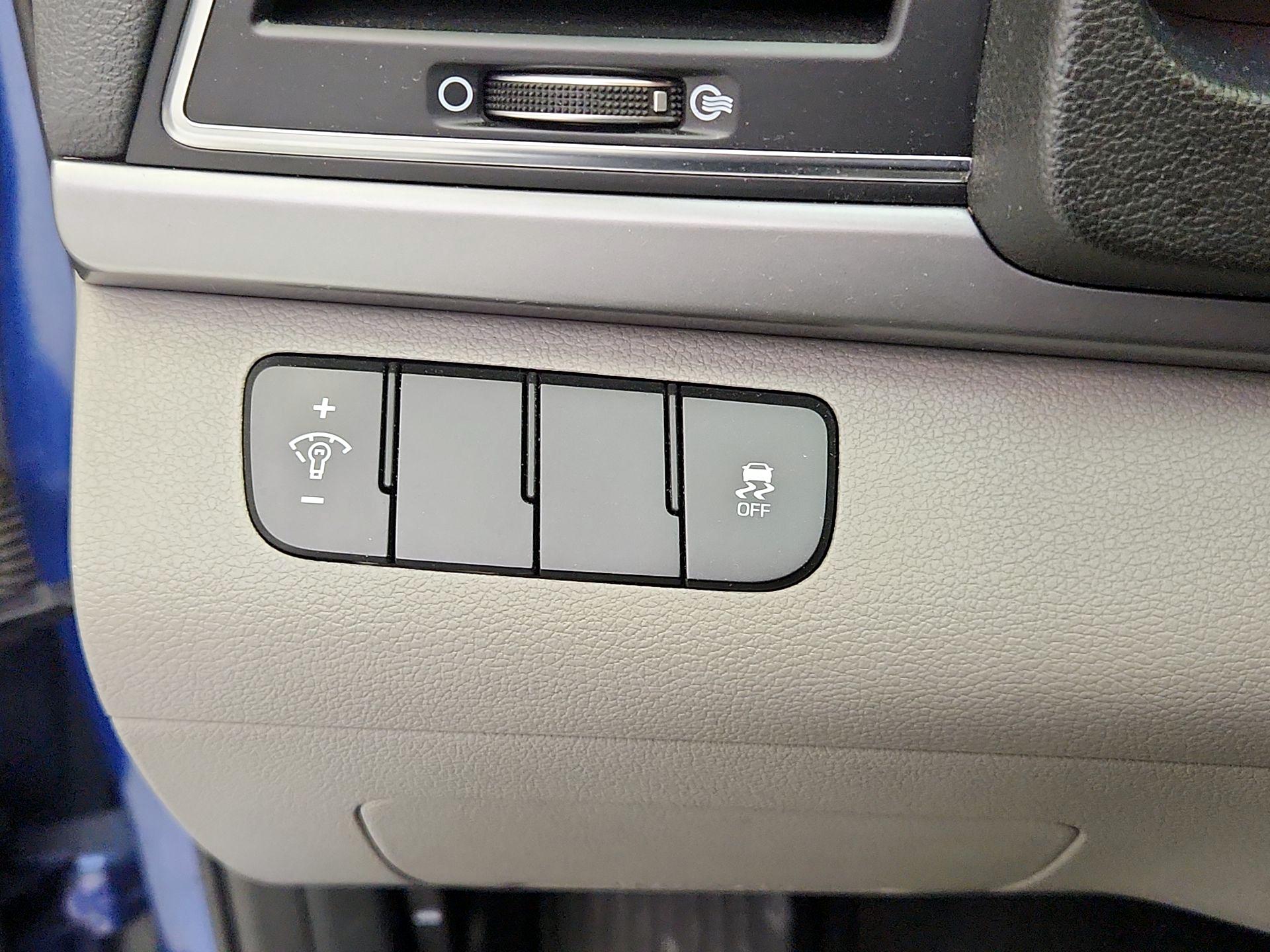 Thumbnail: 2017 Hyundai Elantra - 13