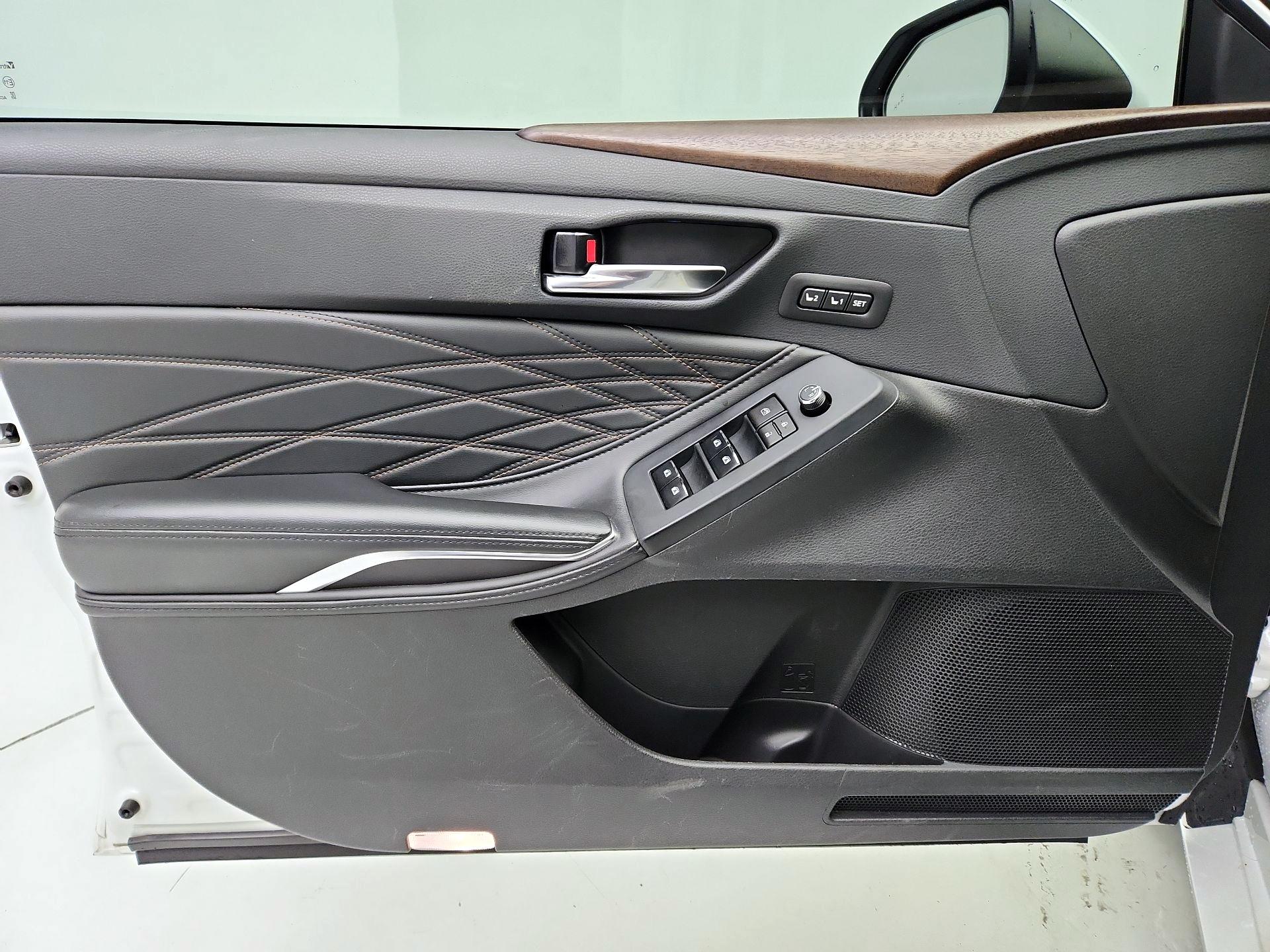 Thumbnail: 2022 Toyota Avalon - 12