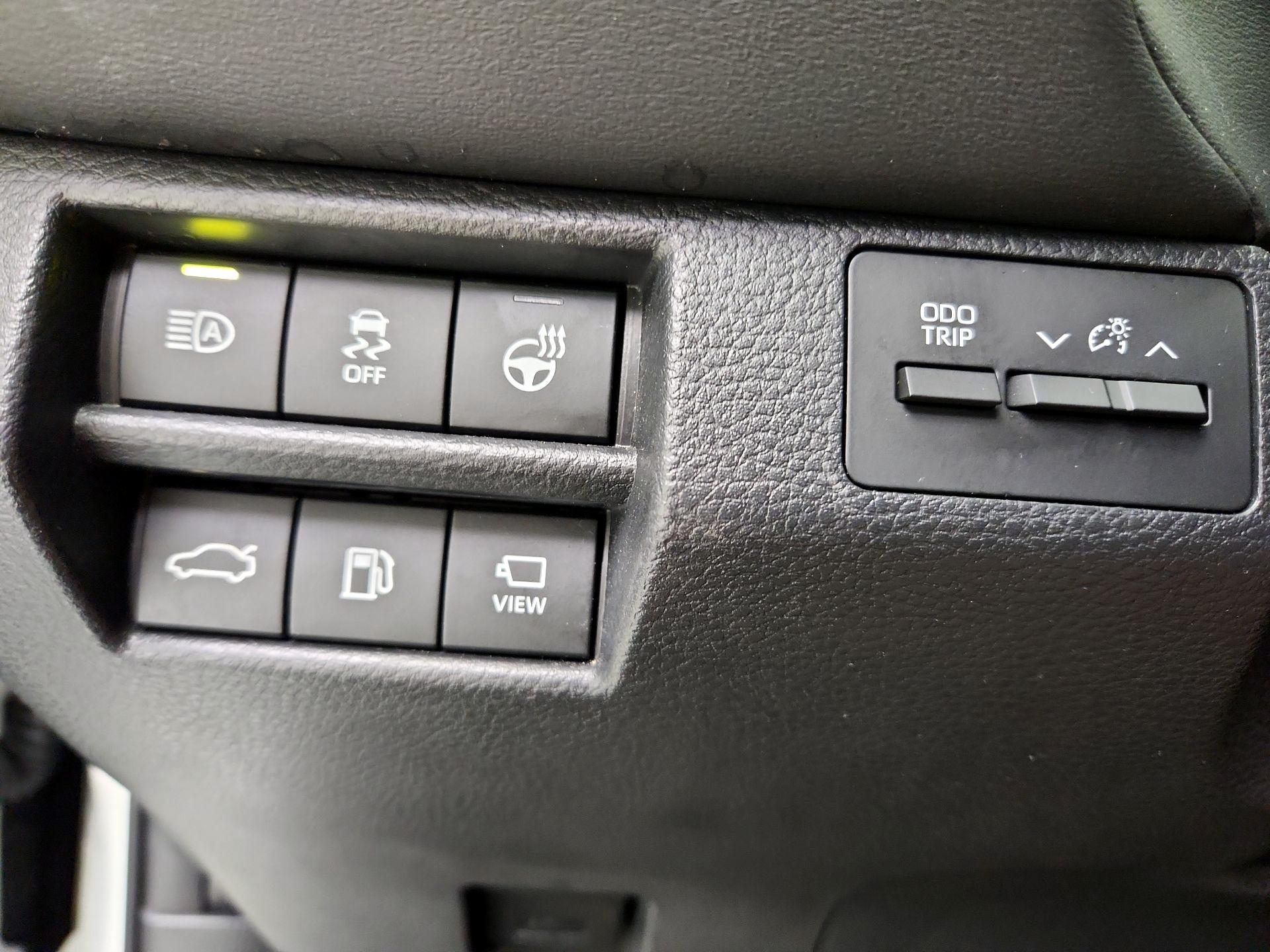 Thumbnail: 2022 Toyota Avalon - 13