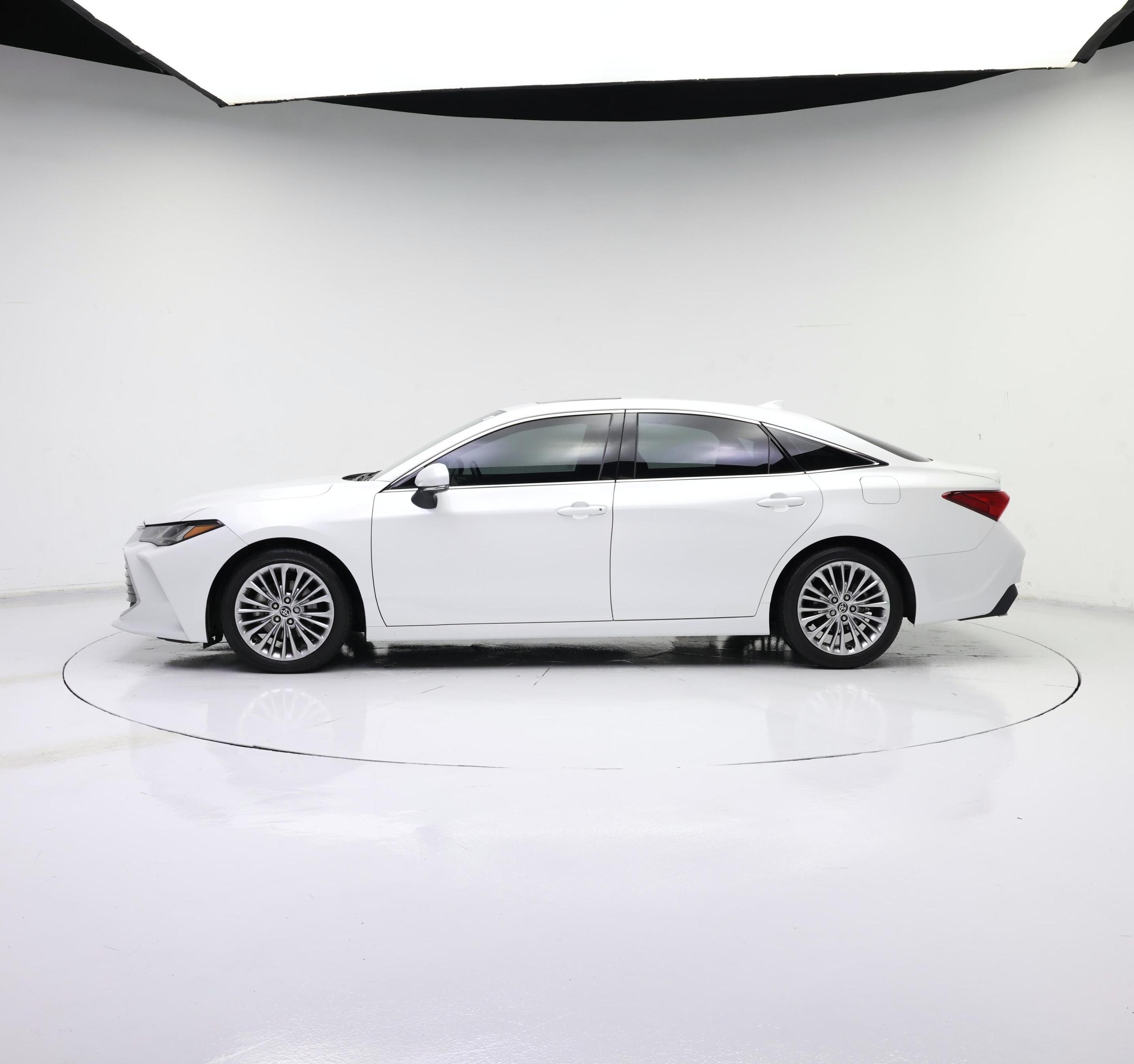 Thumbnail: 2022 Toyota Avalon - 3
