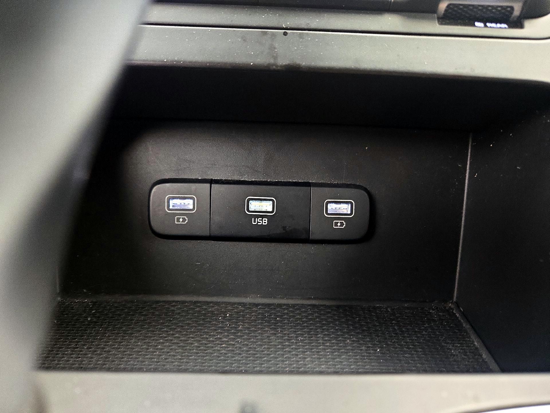 Thumbnail: 2024 Kia Carnival - 18