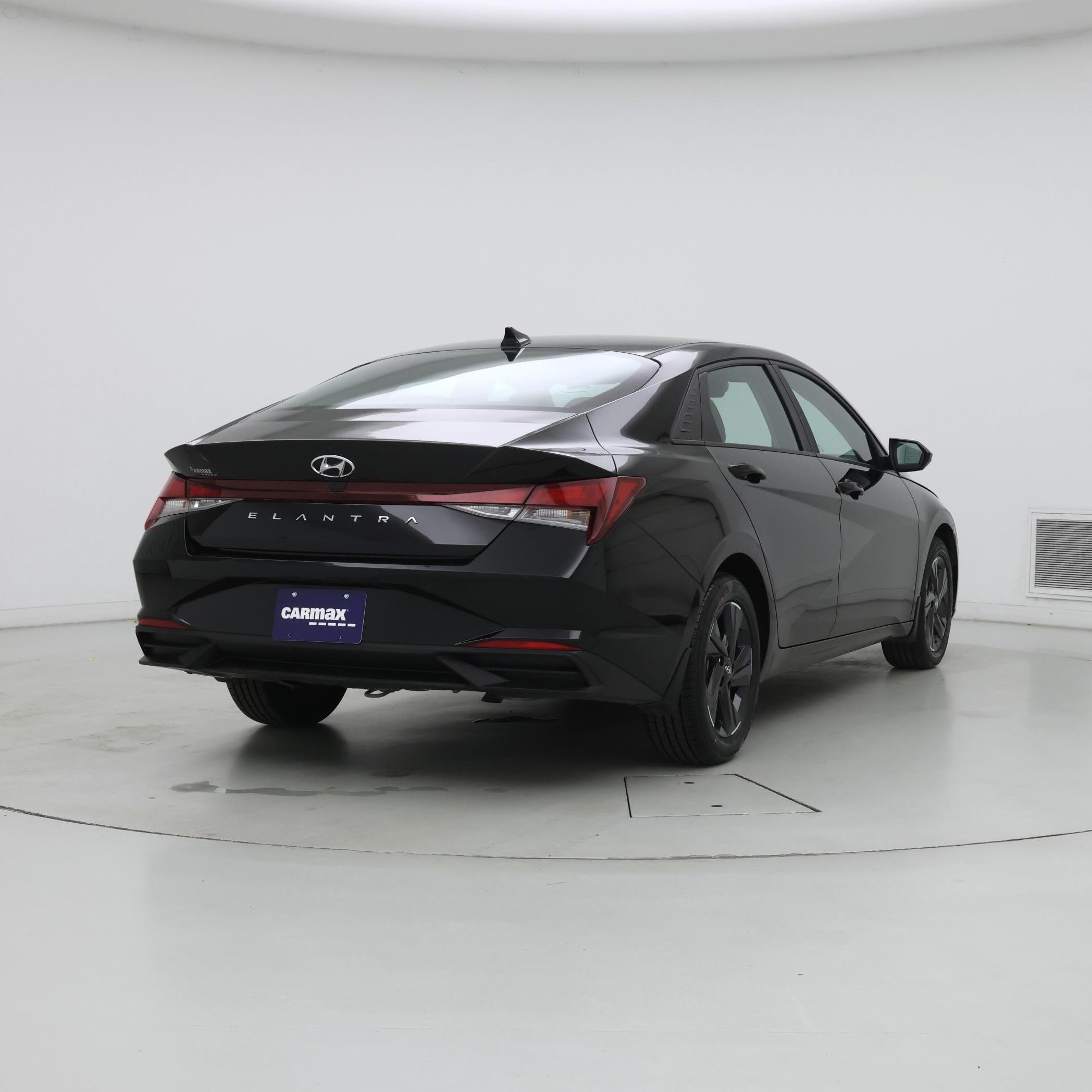 Thumbnail: 2023 Hyundai Elantra - 8