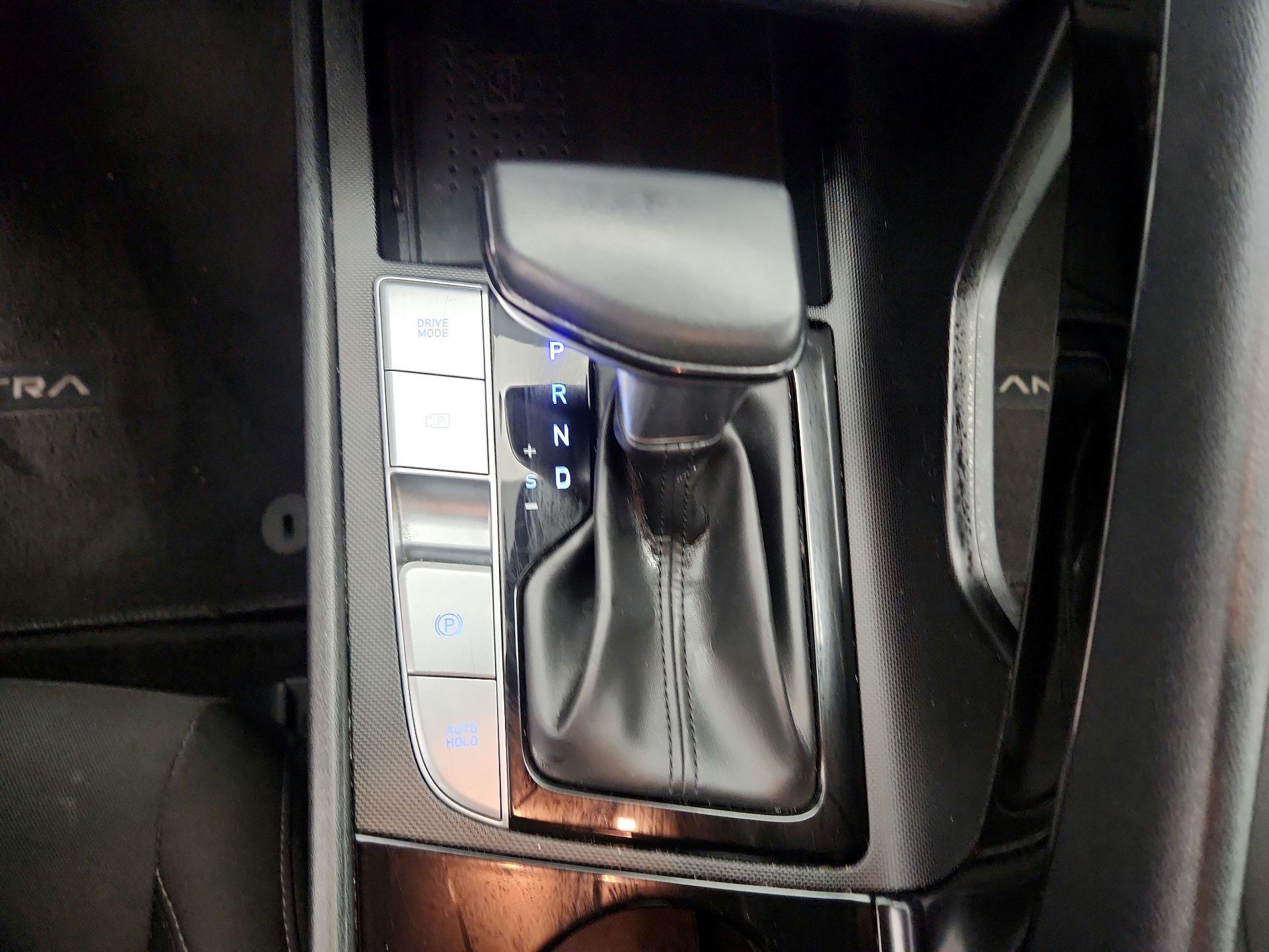 Thumbnail: 2023 Hyundai Elantra - 18