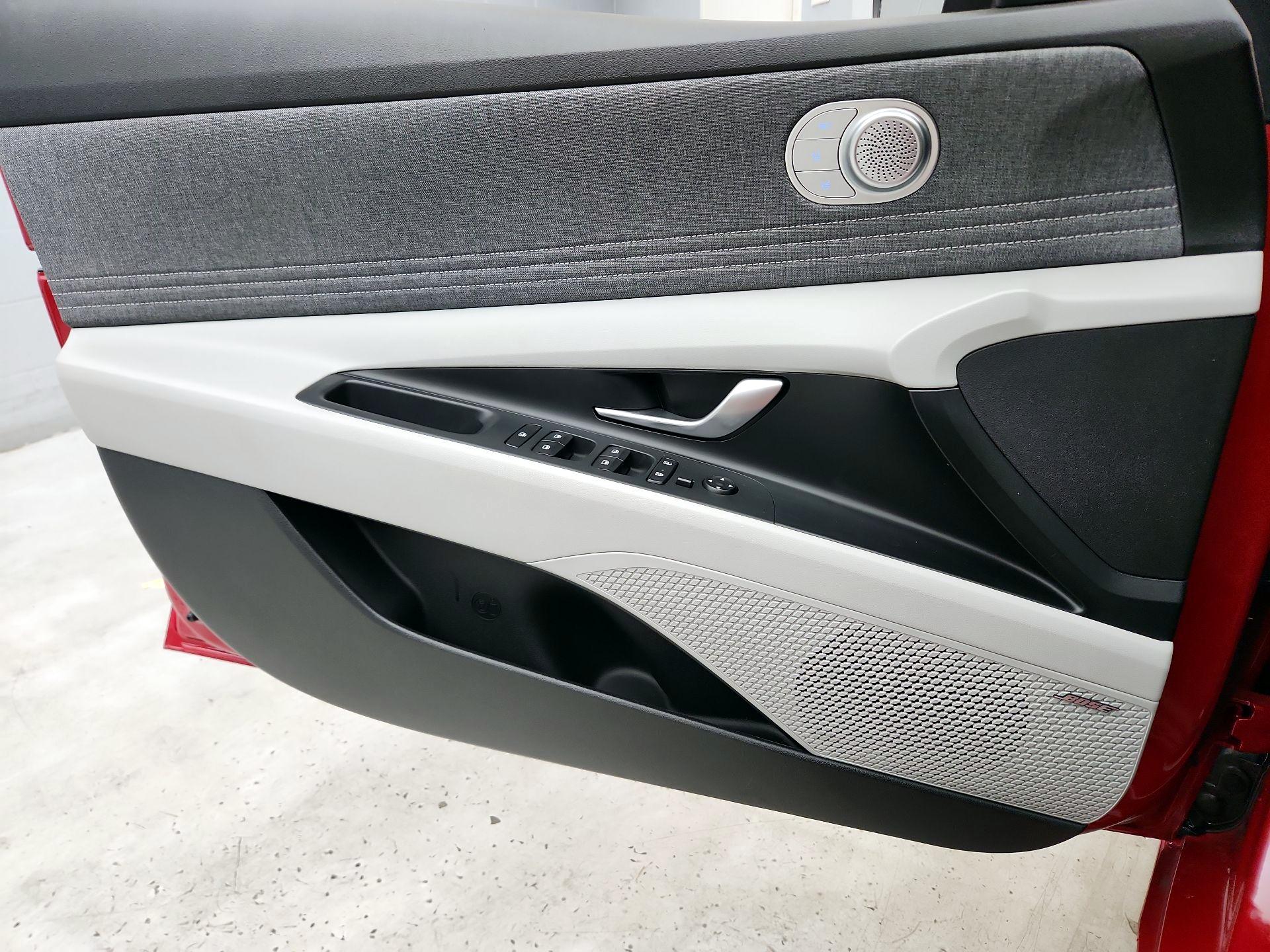 Thumbnail: 2022 Hyundai Elantra - 12