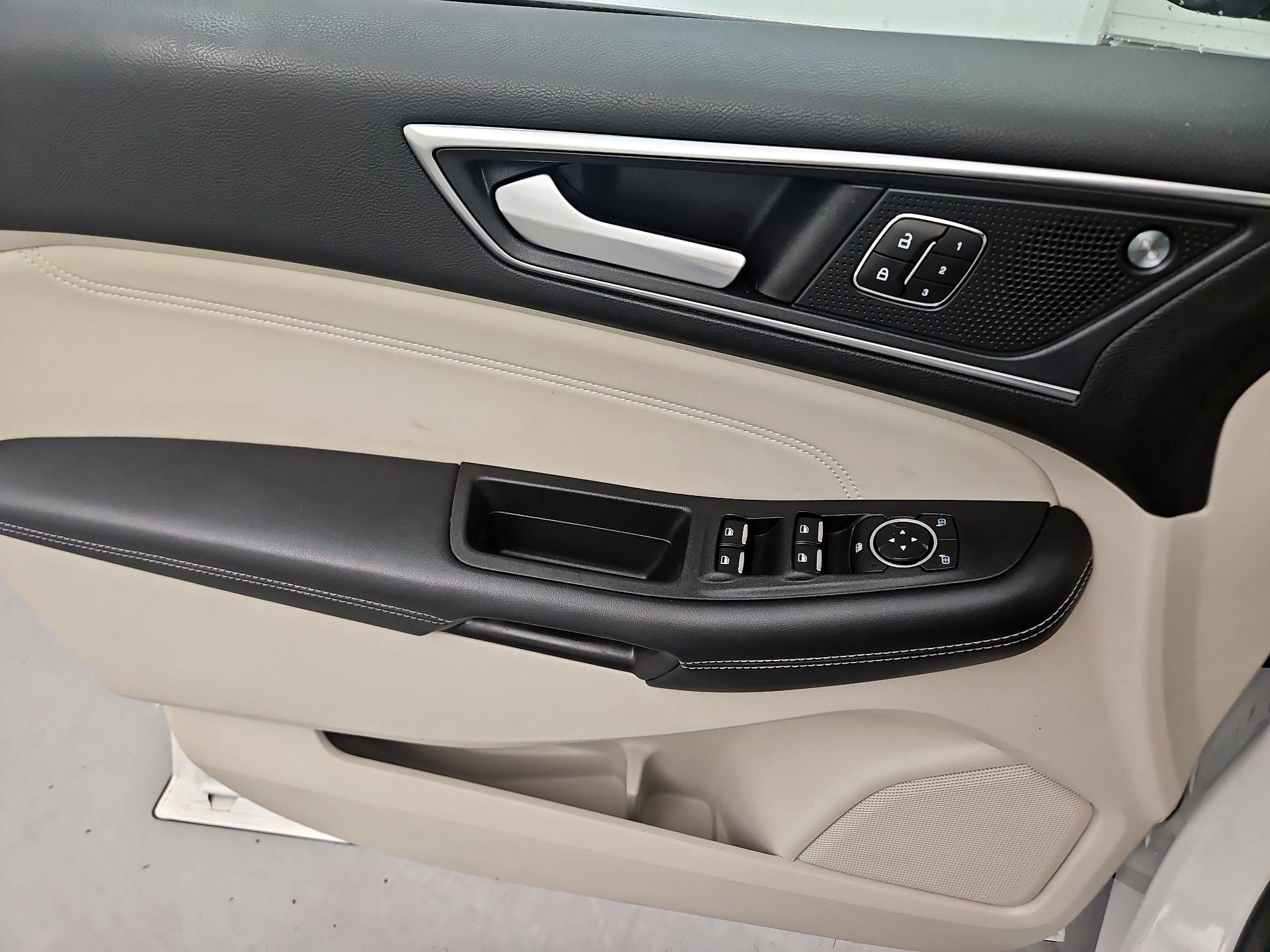 Thumbnail: 2021 Ford Edge - 12