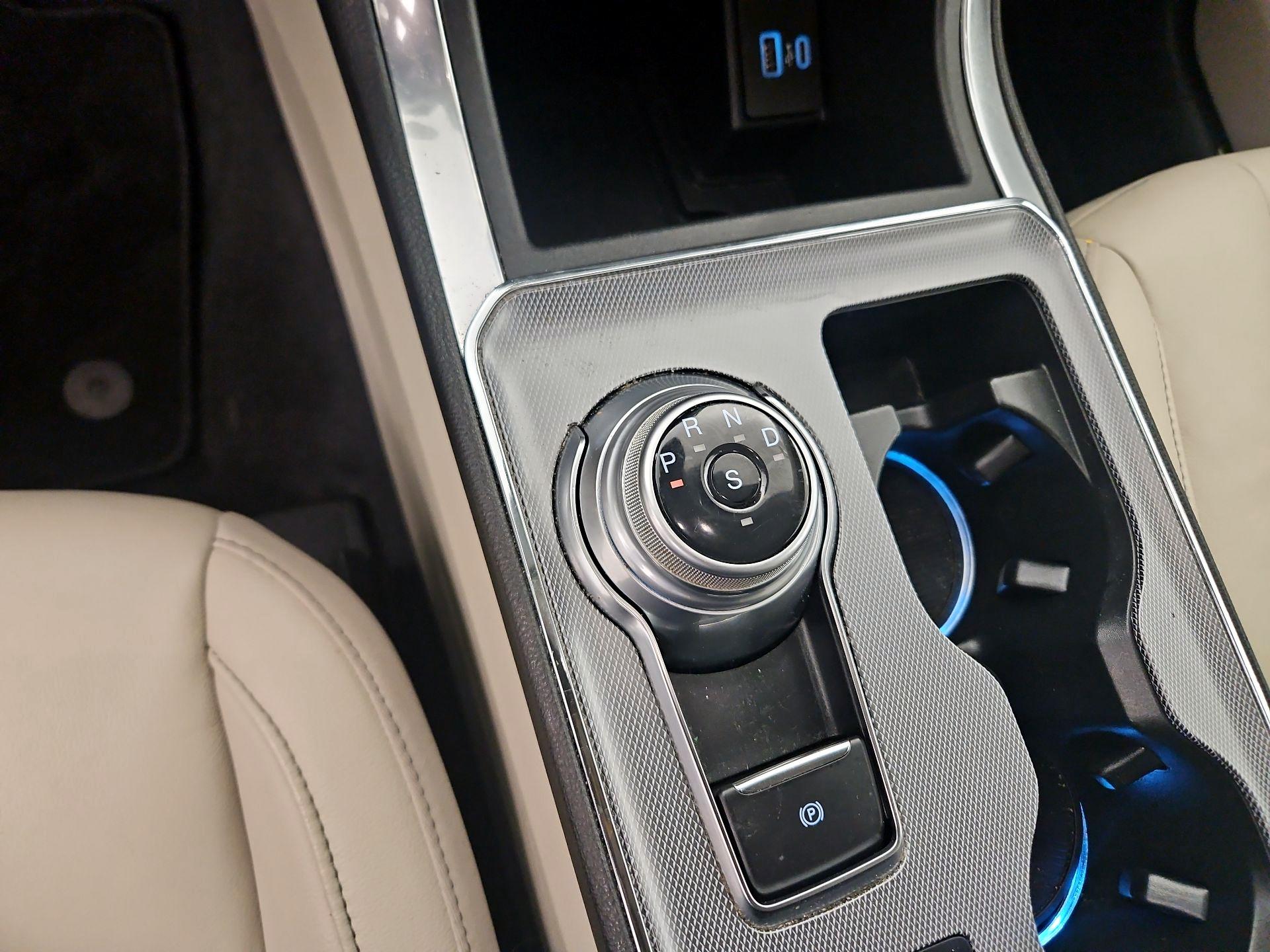 Thumbnail: 2021 Ford Edge - 16