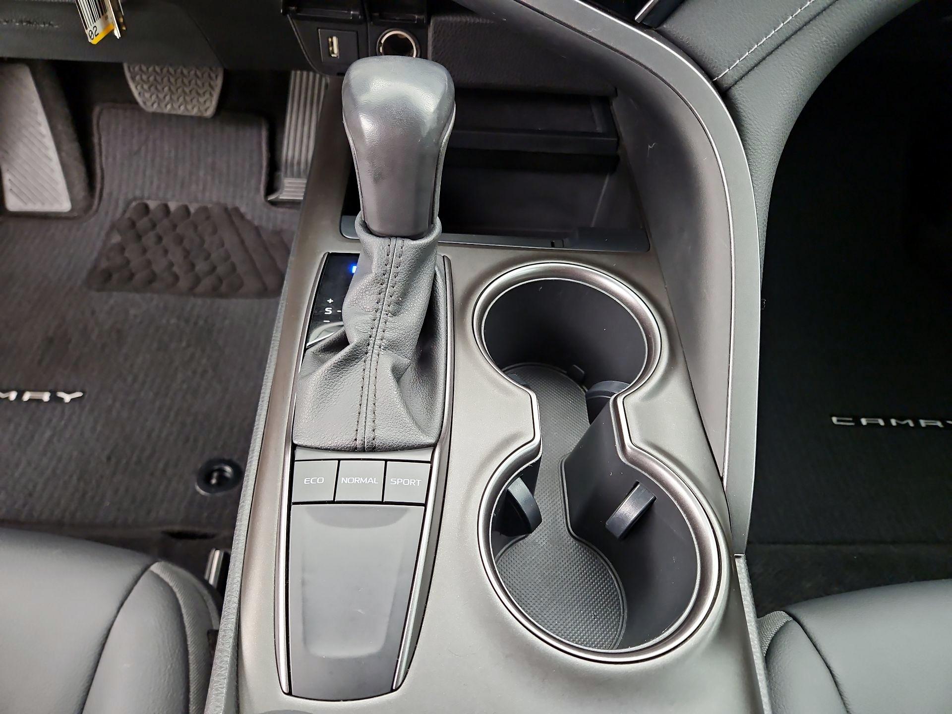 Thumbnail: 2022 Toyota Camry - 17