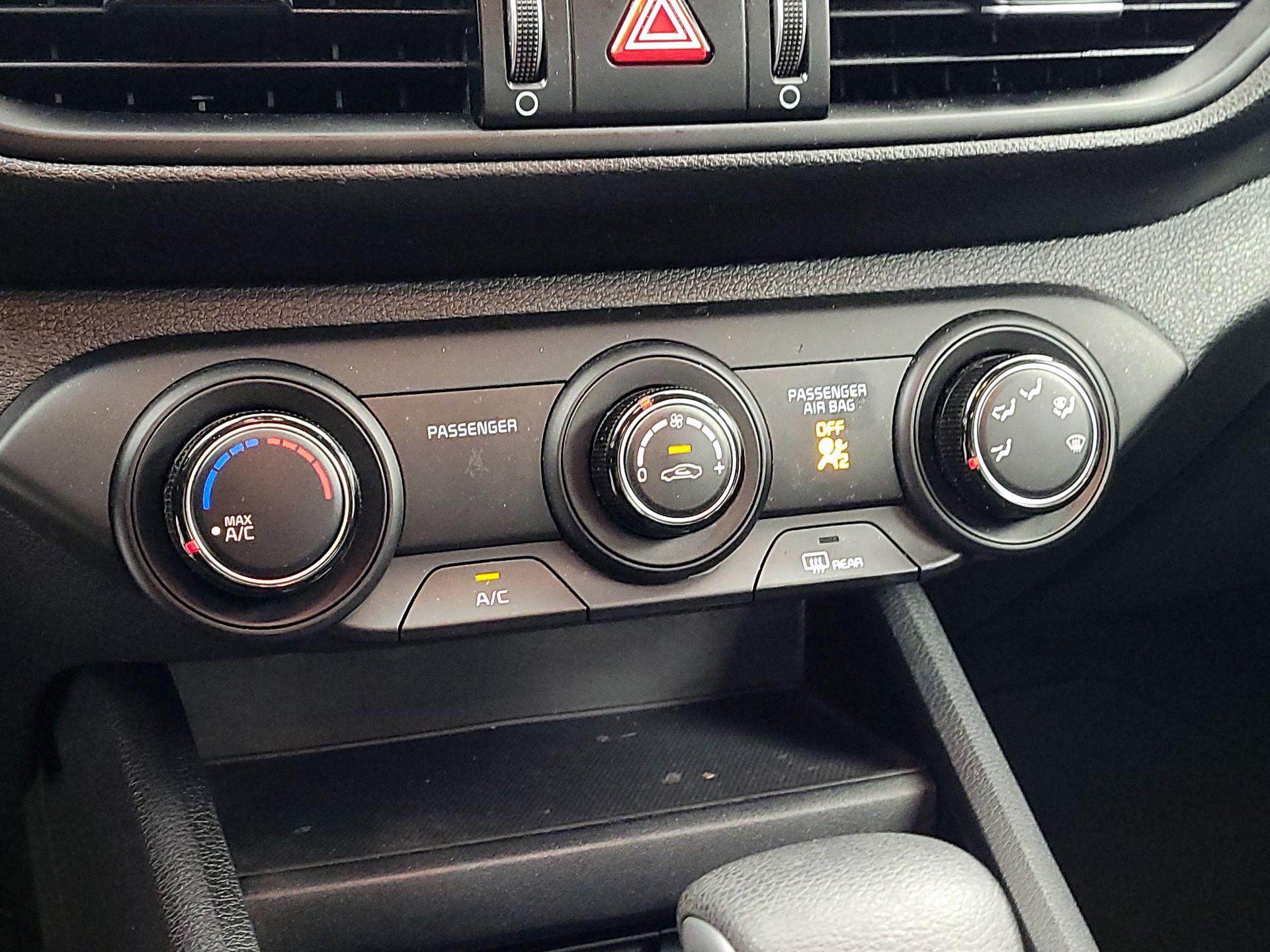 Thumbnail: 2022 Kia Forte - 16