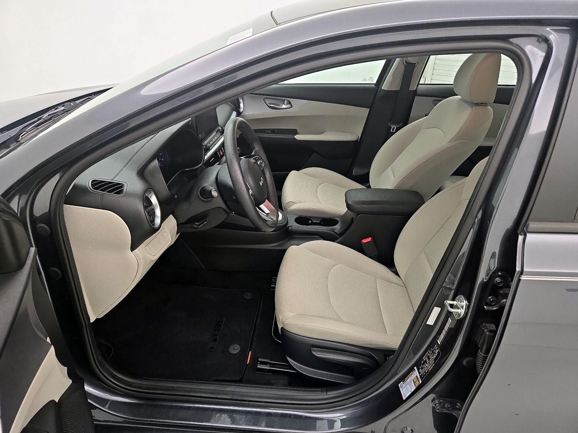 Thumbnail: 2023 Kia Forte - 11