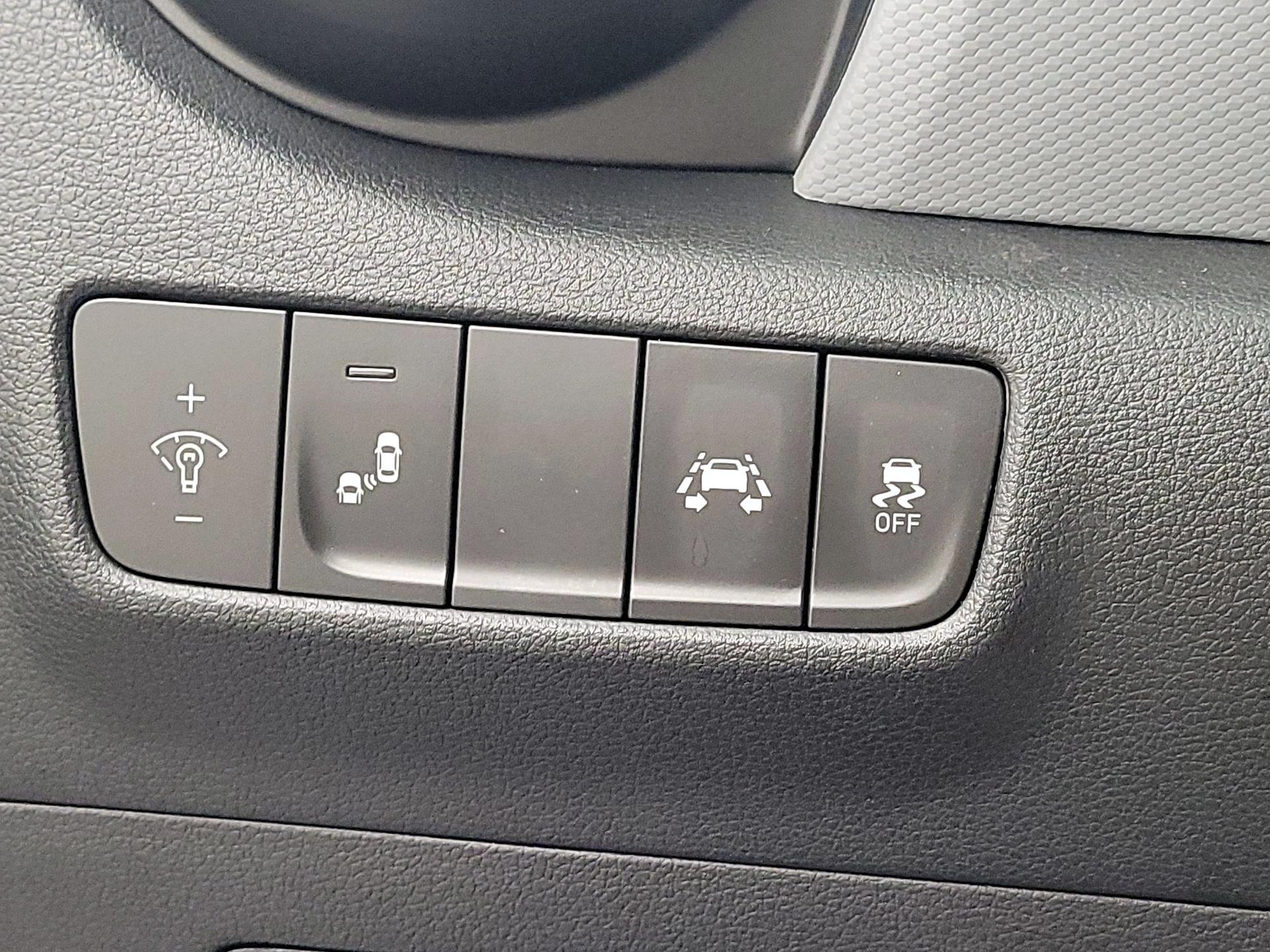 Thumbnail: 2021 Hyundai Kona - 13