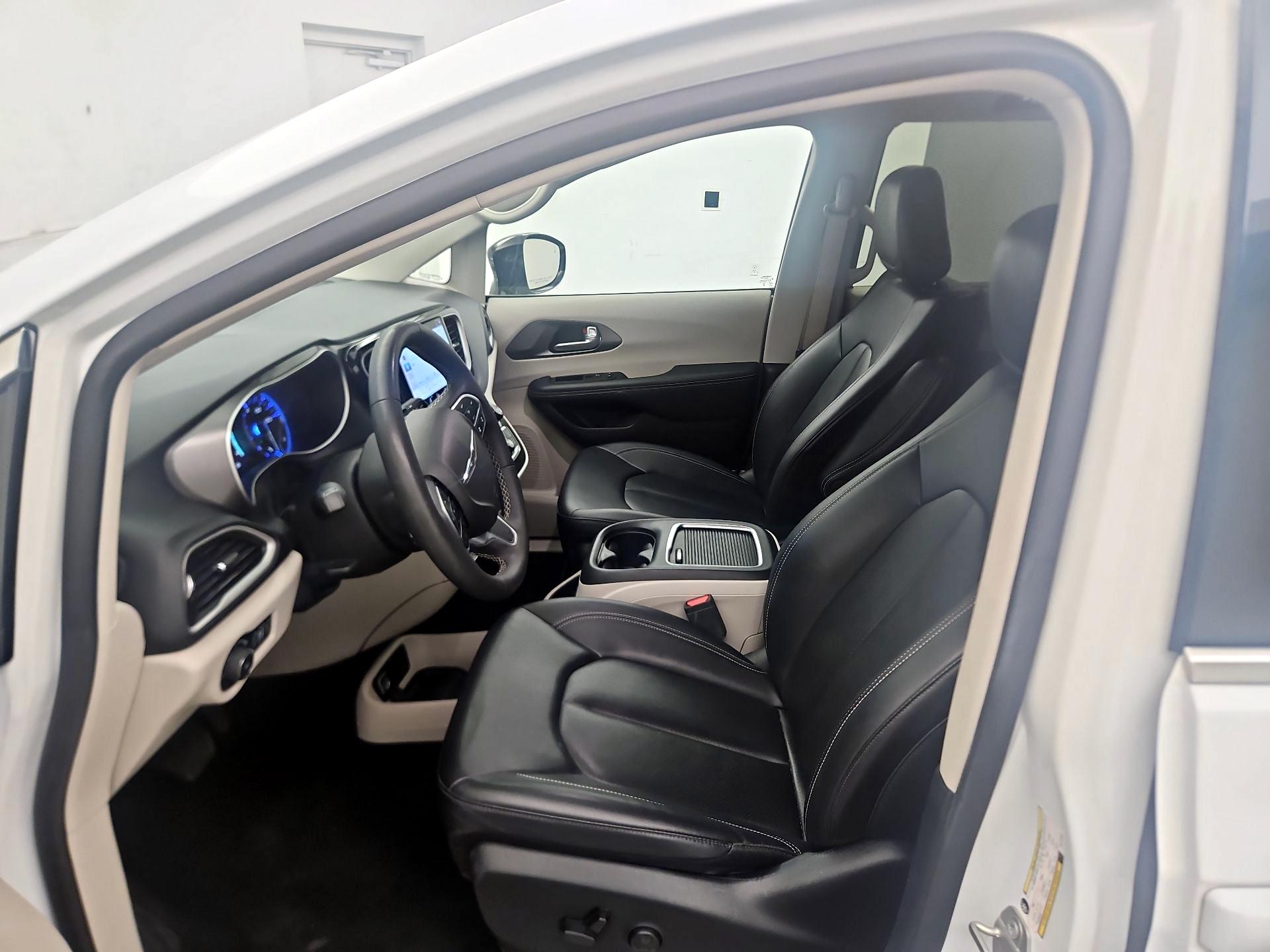 Thumbnail: 2024 Chrysler Pacifica - 11