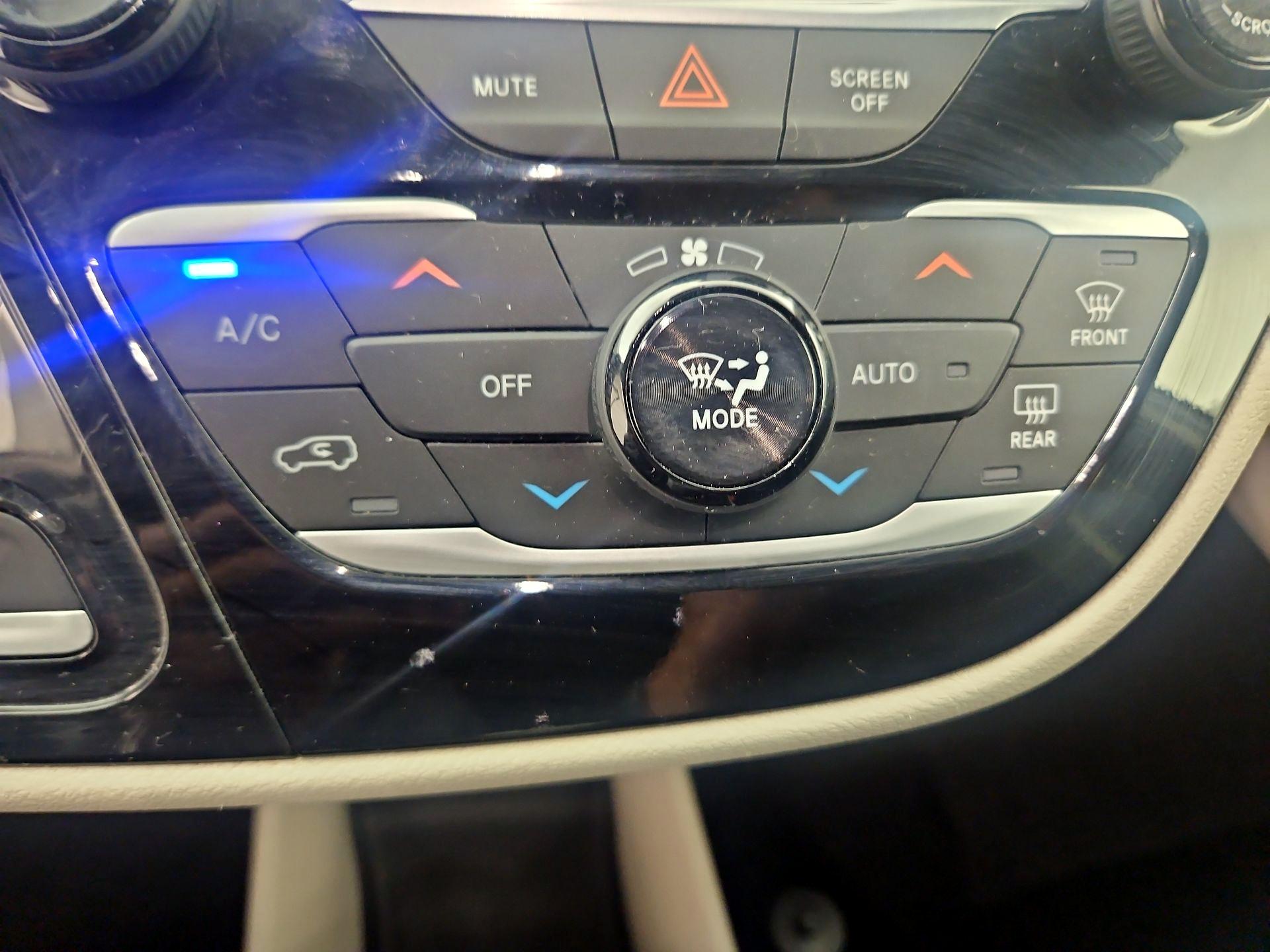 Thumbnail: 2024 Chrysler Pacifica - 16