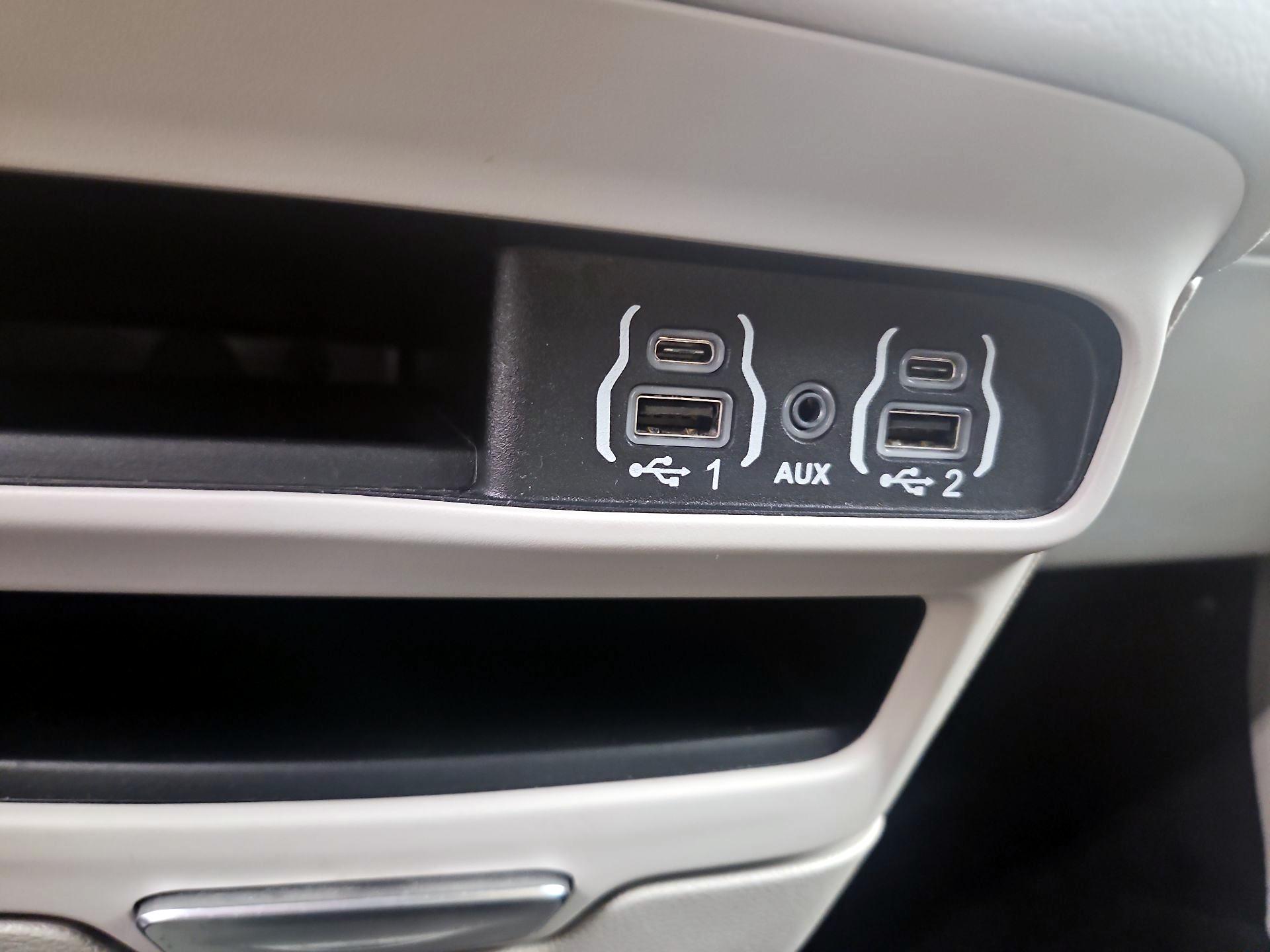 Thumbnail: 2024 Chrysler Pacifica - 18