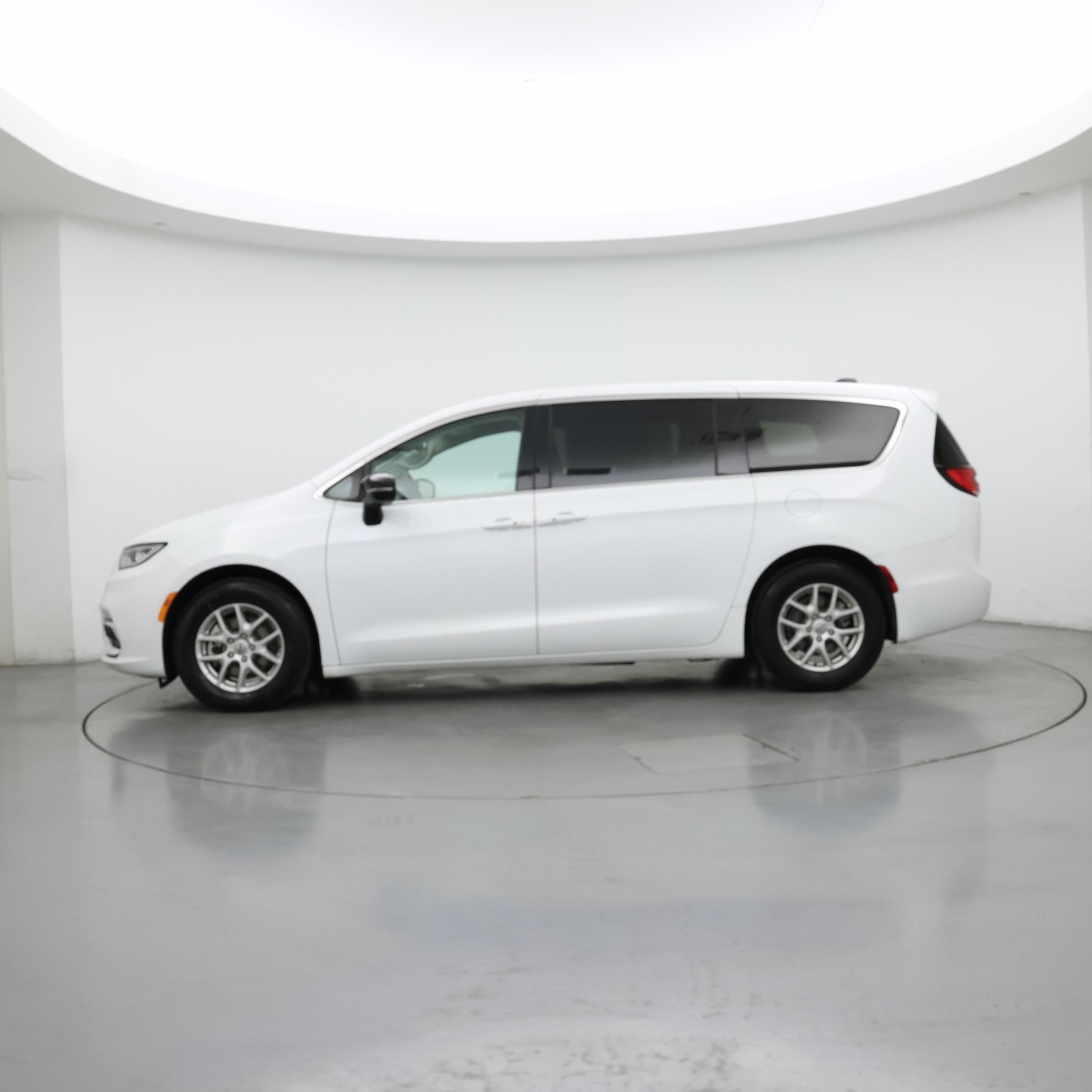 Thumbnail: 2024 Chrysler Pacifica - 3