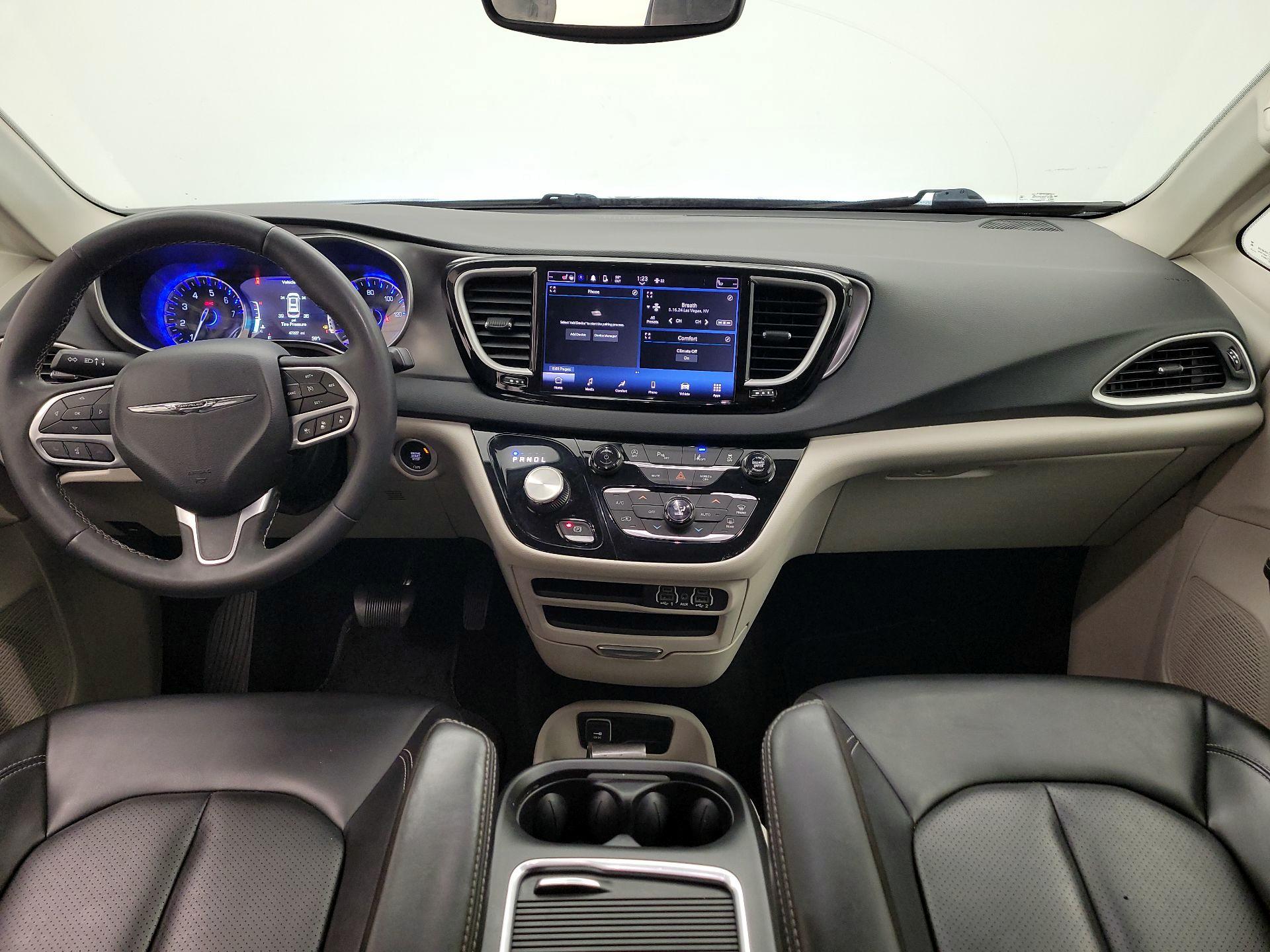 Thumbnail: 2023 Chrysler Pacifica - 9