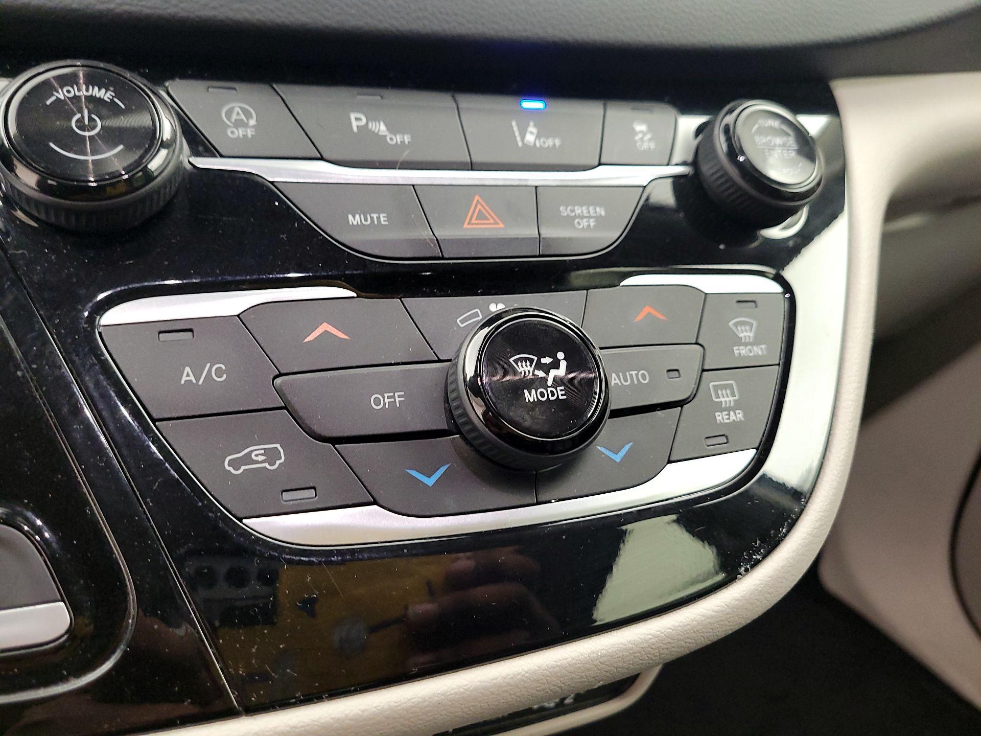 Thumbnail: 2023 Chrysler Pacifica - 14