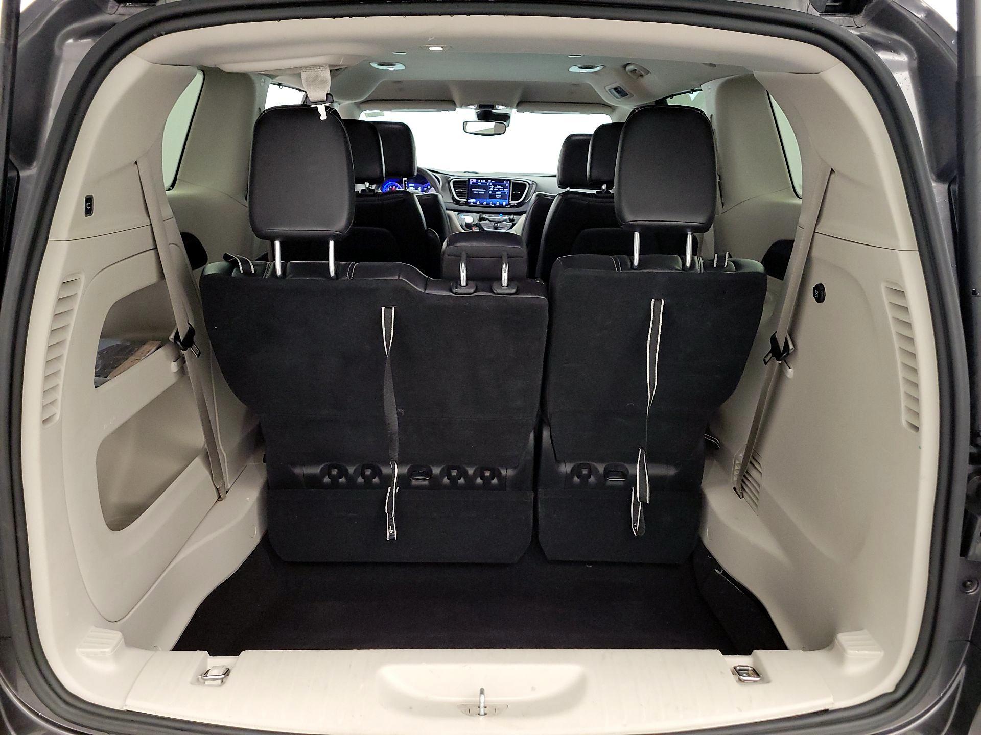 Thumbnail: 2023 Chrysler Pacifica - 16